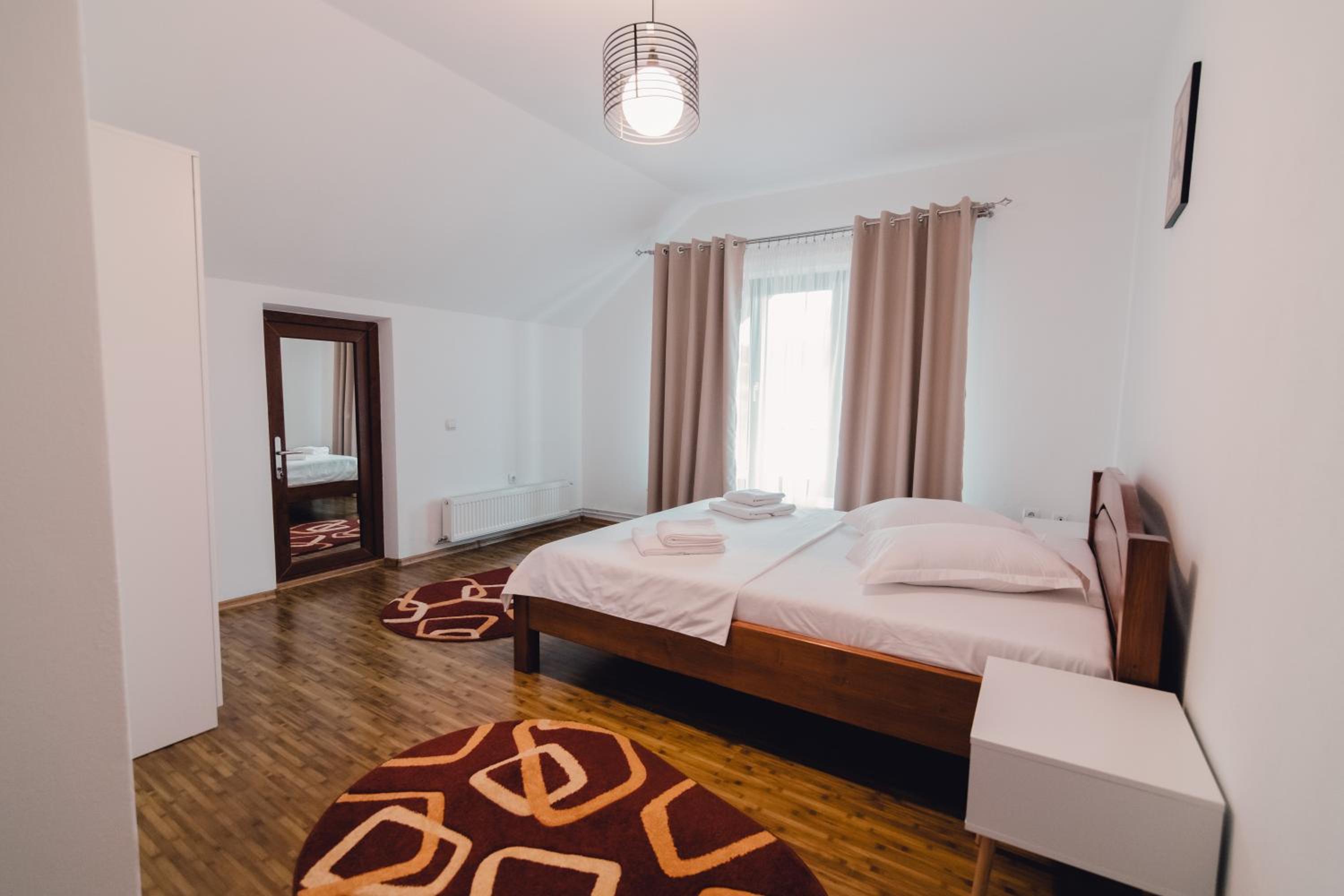 Double Room with Private Bathroom - Photo 8