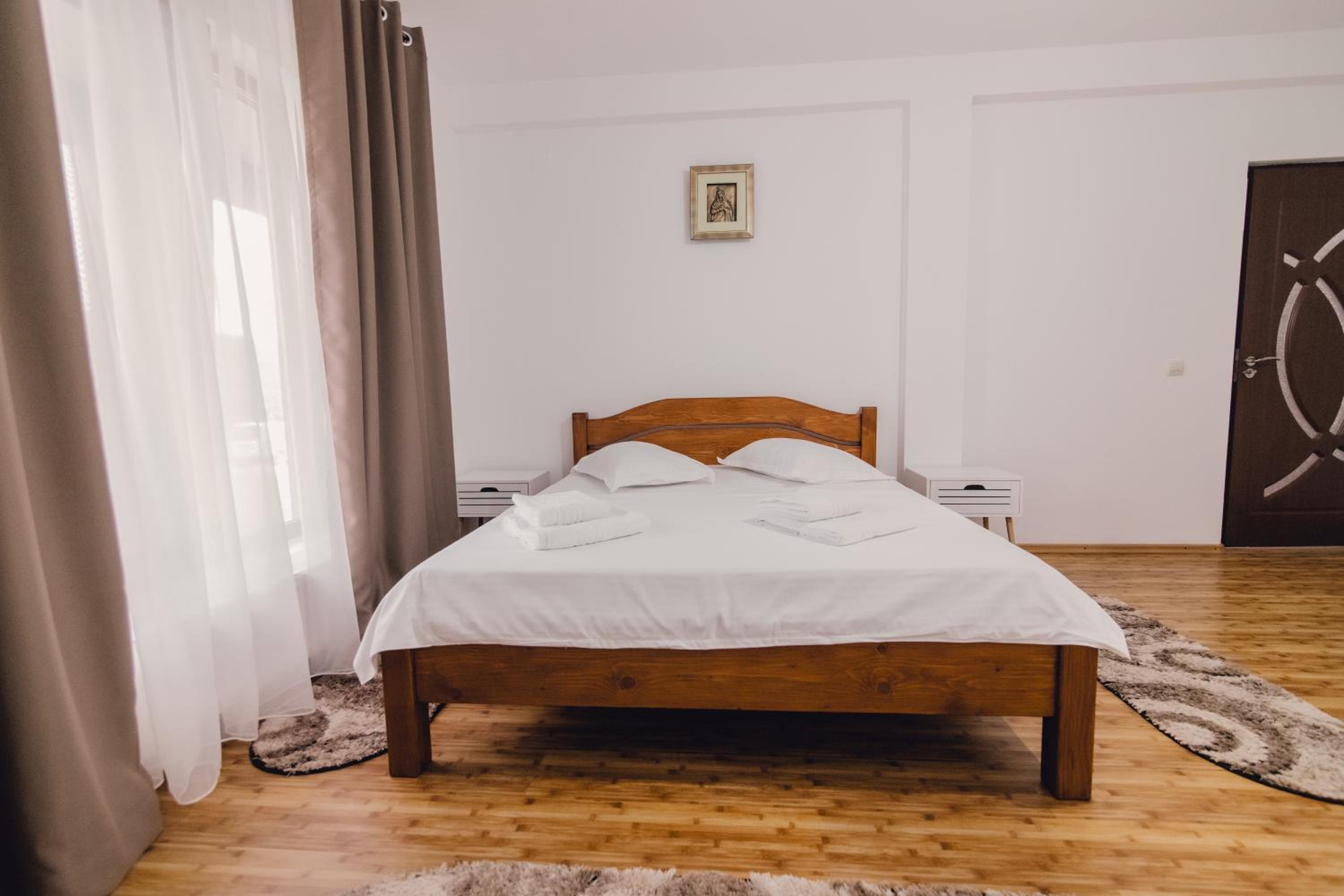 Double Room with Private Bathroom - Photo 7