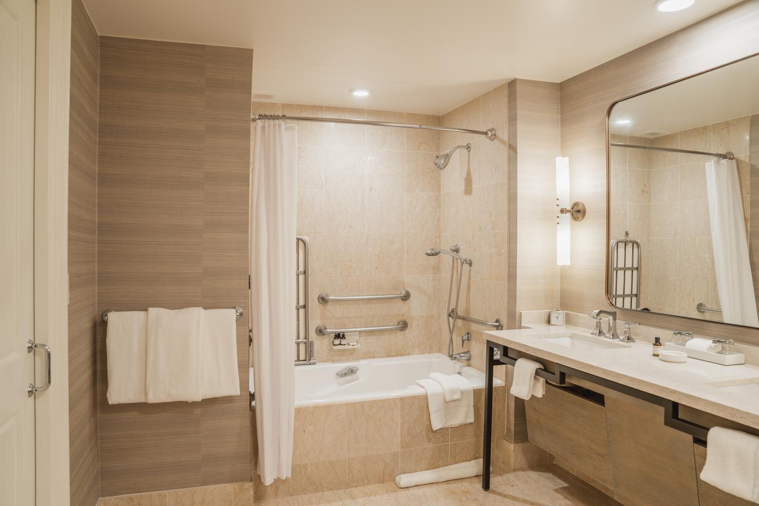 King Room with Accessible Tub - Disability Access