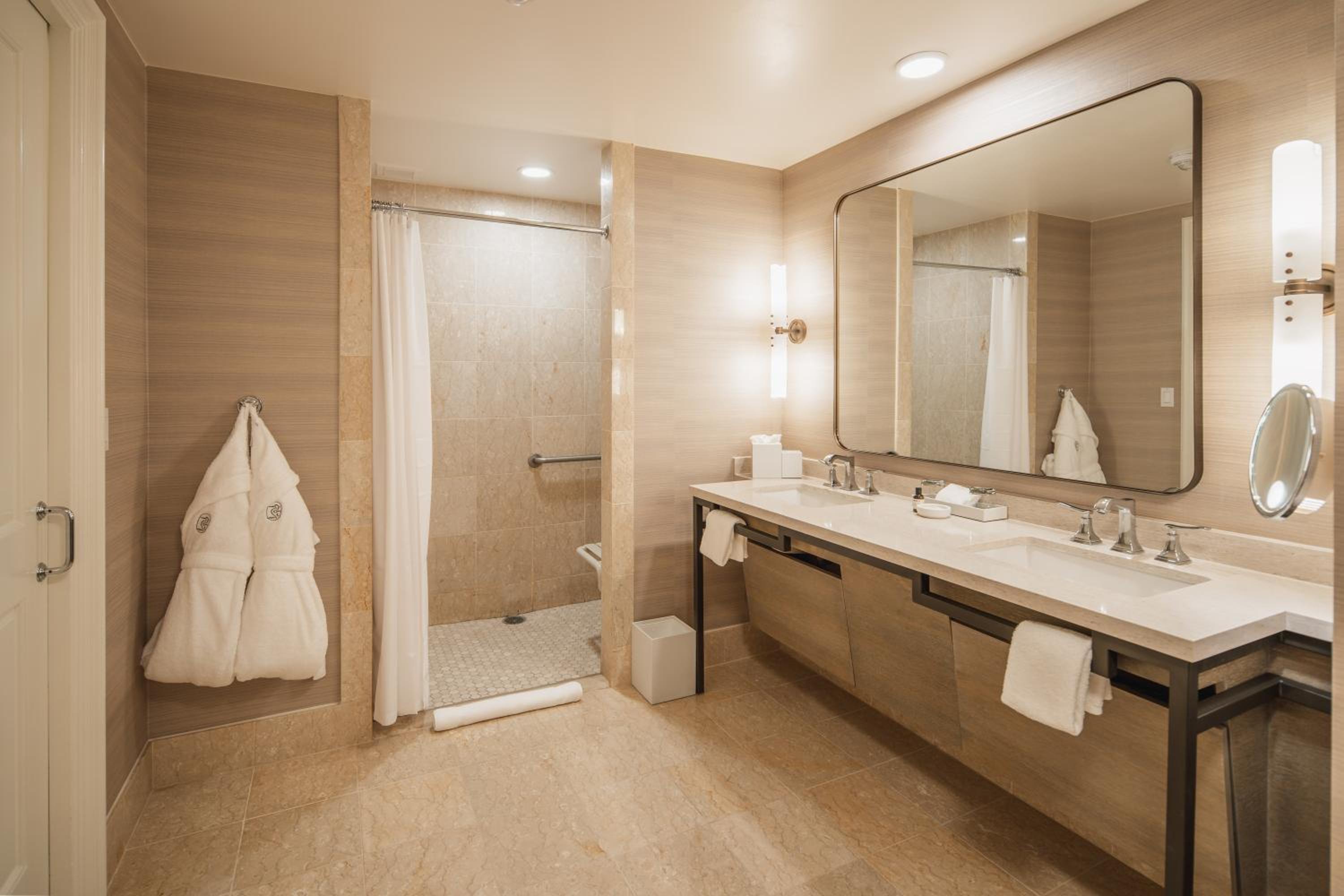King Room with Accessible Shower - Disability Access