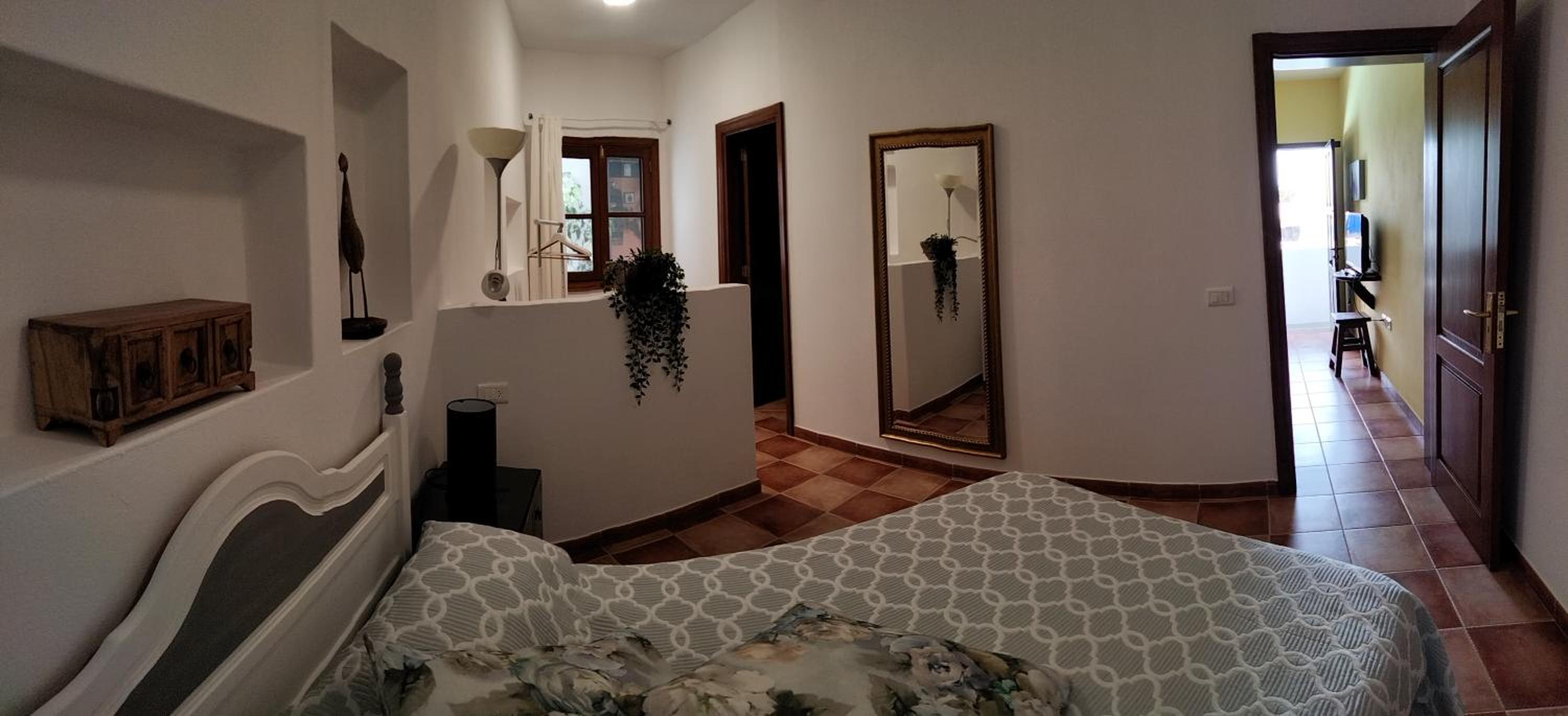One-Bedroom Apartment photo 2