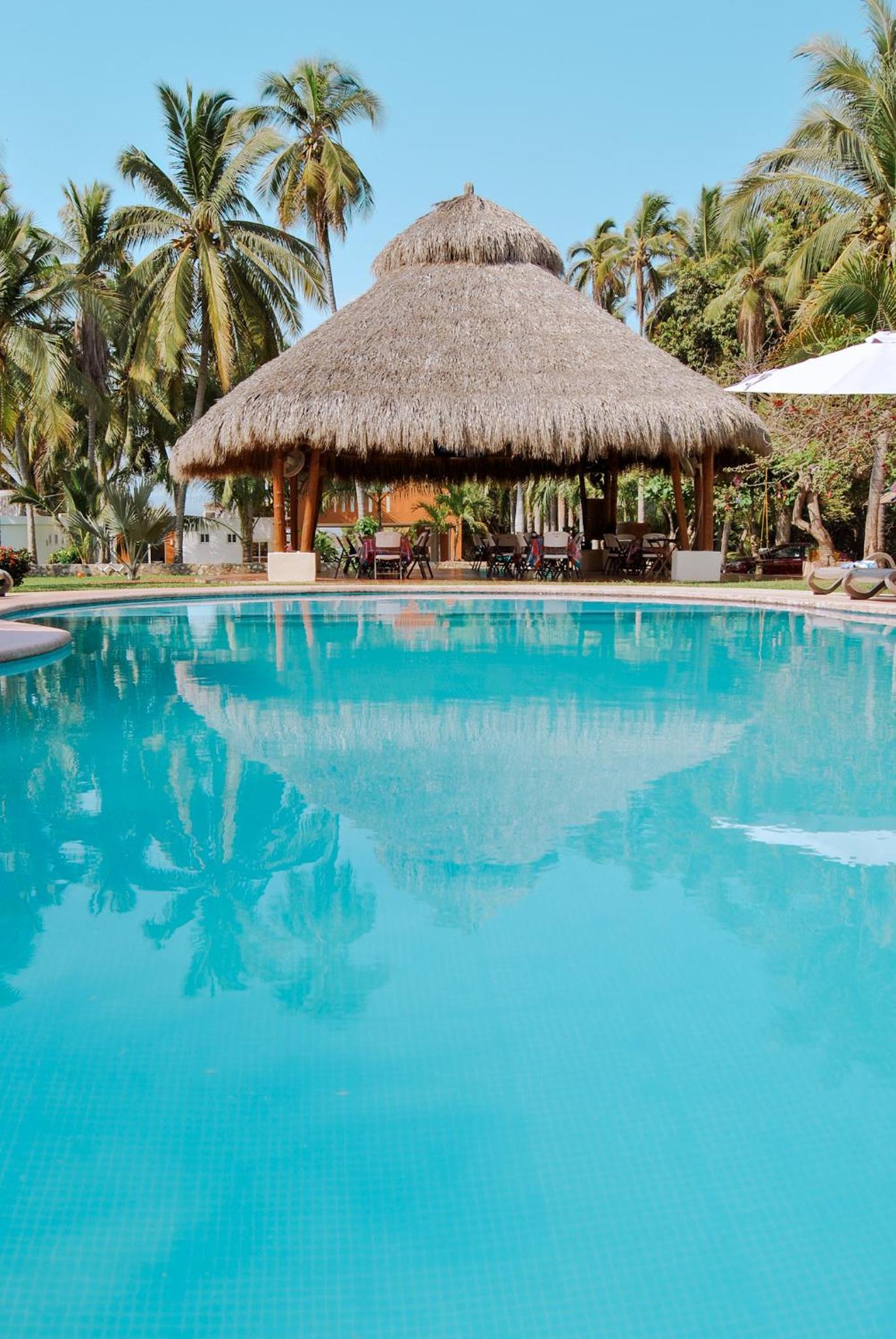 Double Room with Pool View - Photo 10