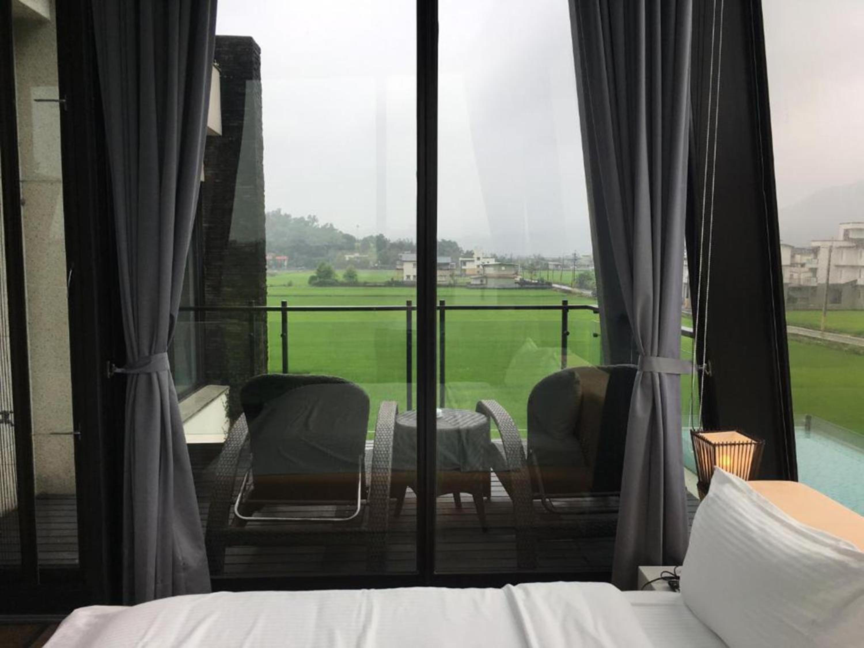 Deluxe Queen Room - Photo 11