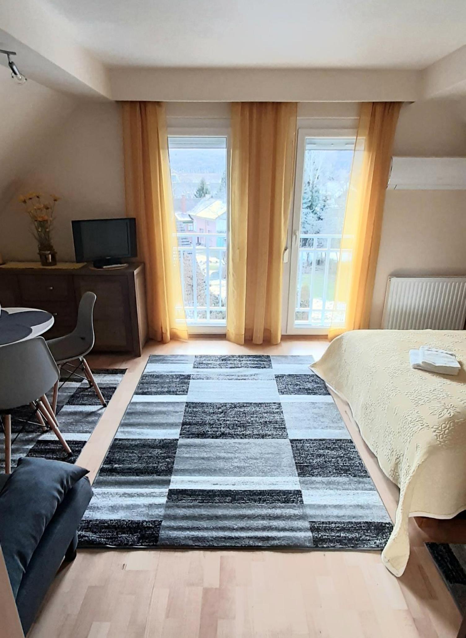 One-Bedroom Apartment - Photo 24