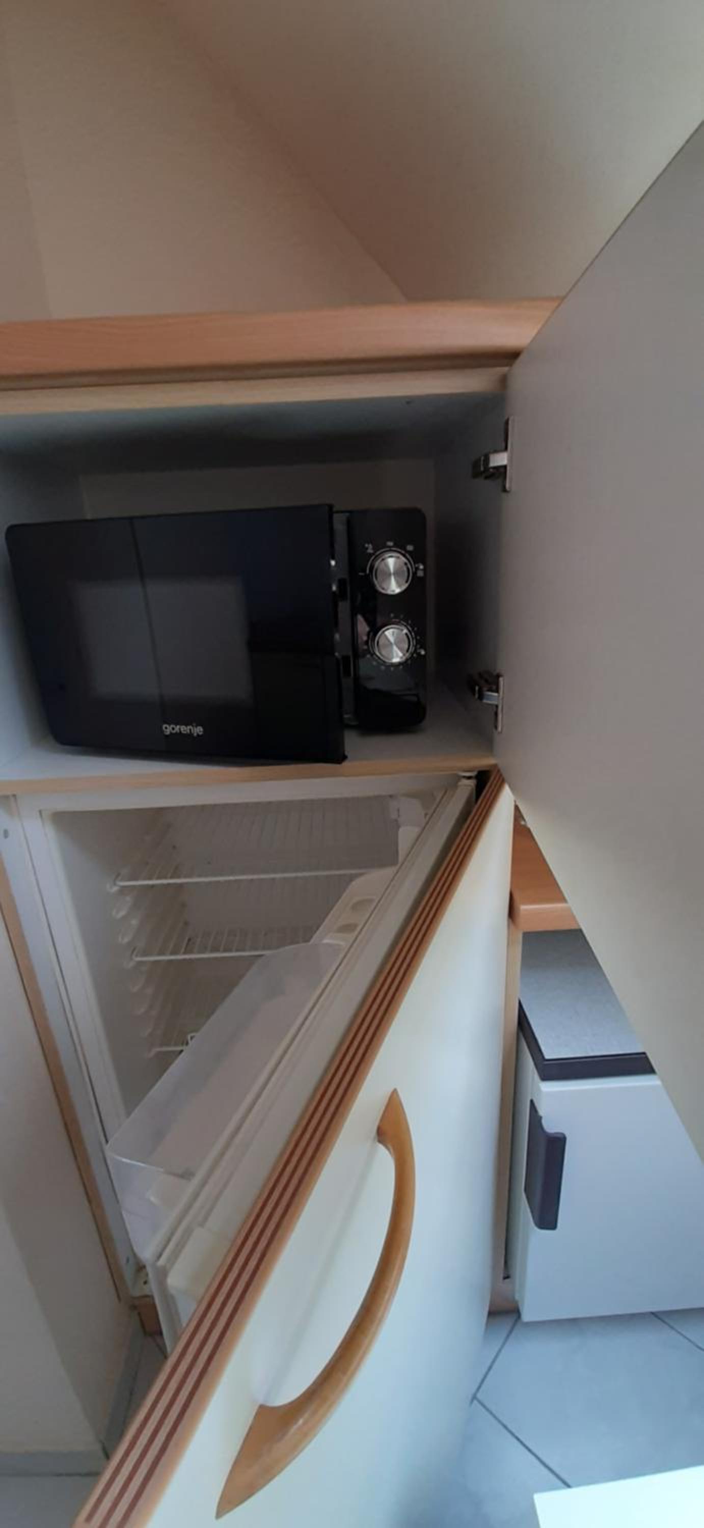One-Bedroom Apartment - Photo 2