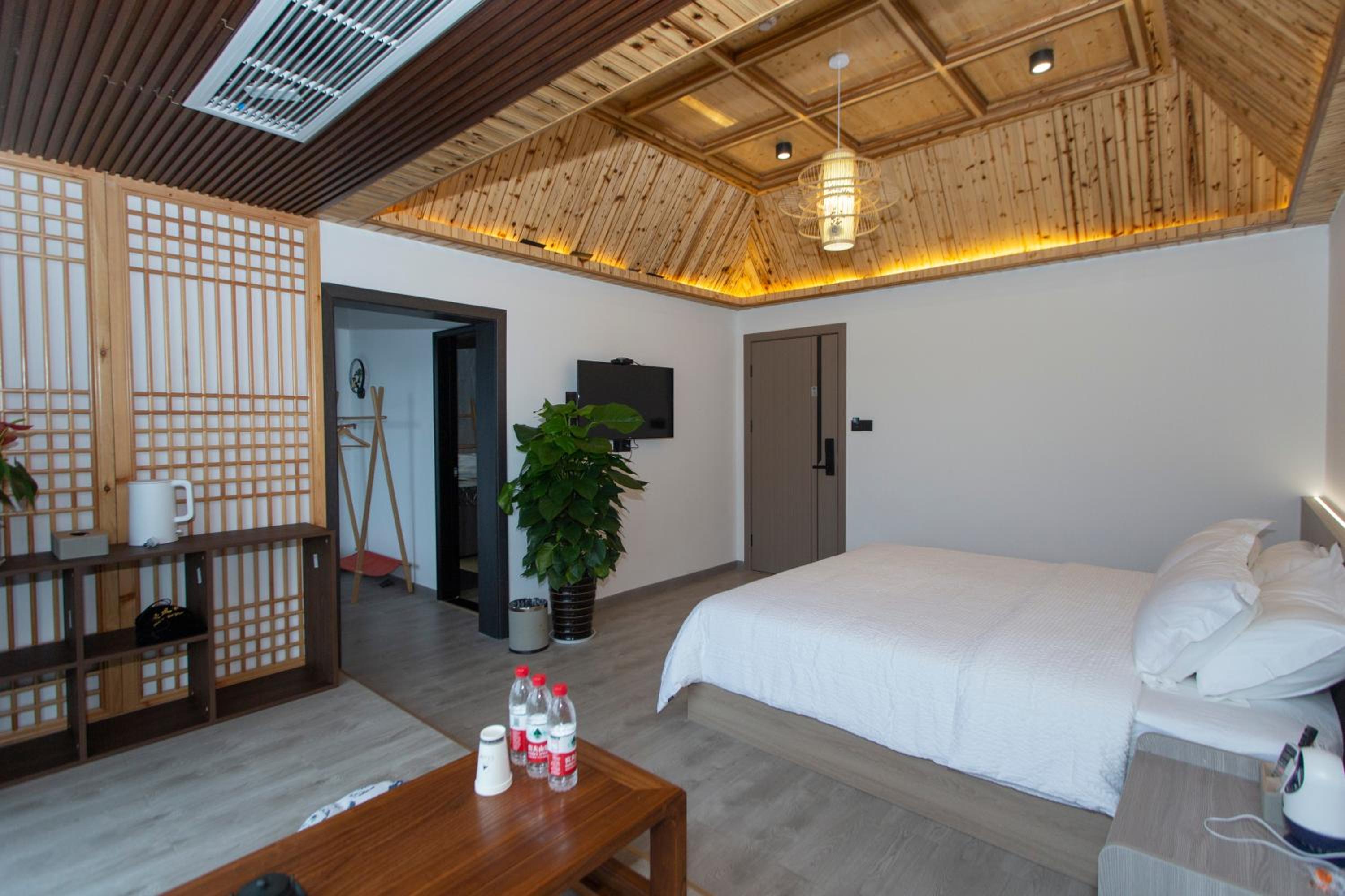 Suite with Mountain View