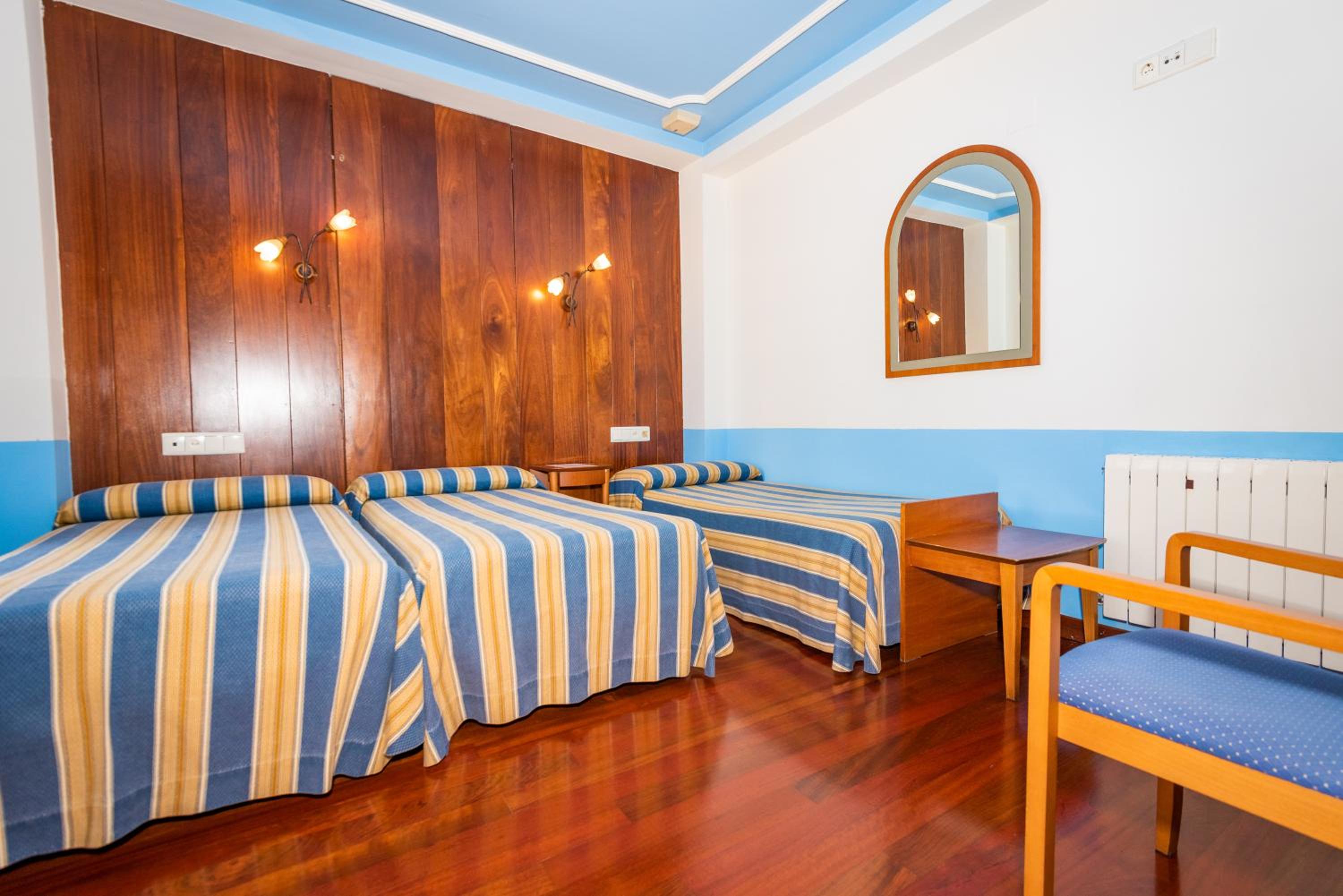 Basic Triple Room photo 2