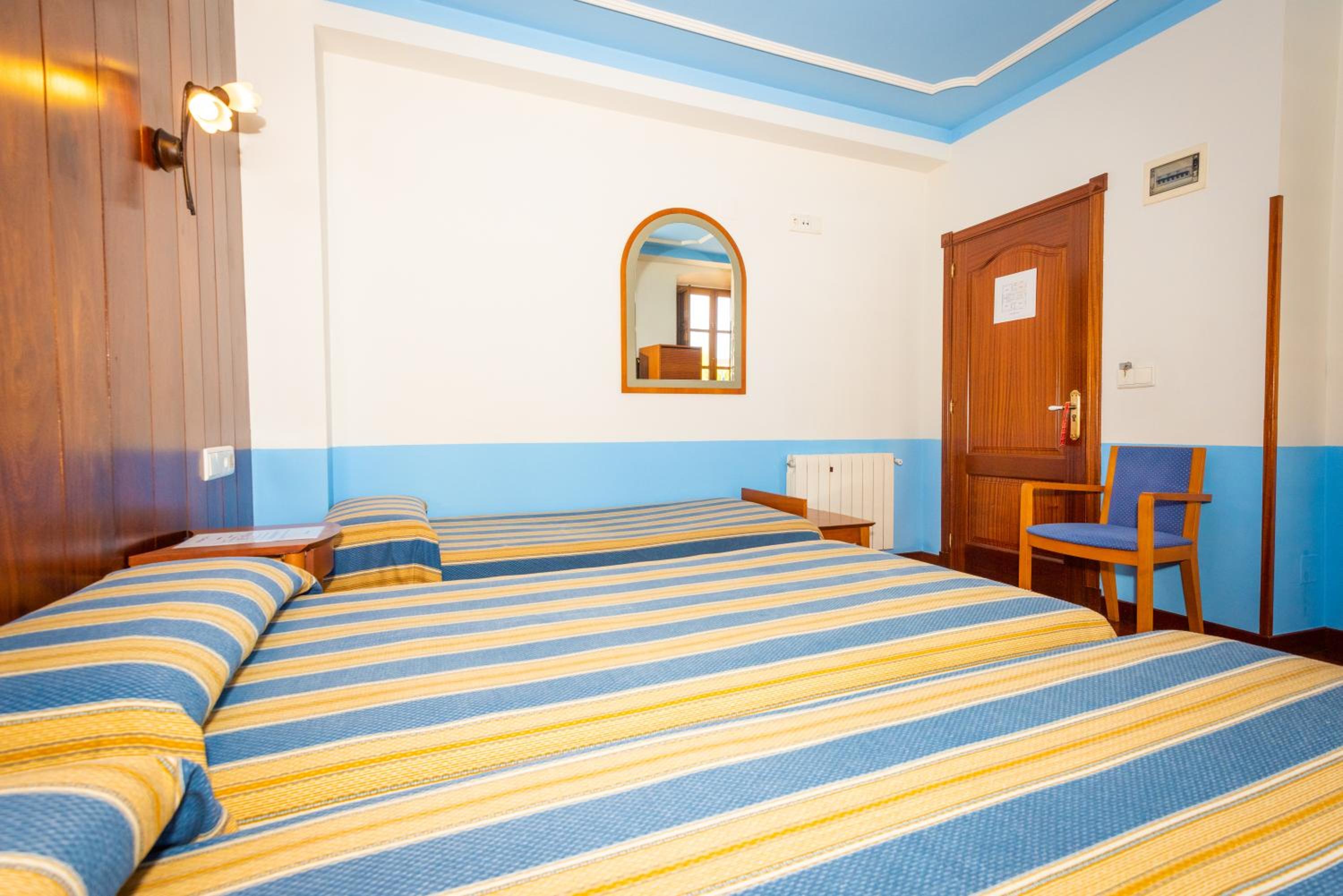 Basic Triple Room photo 3