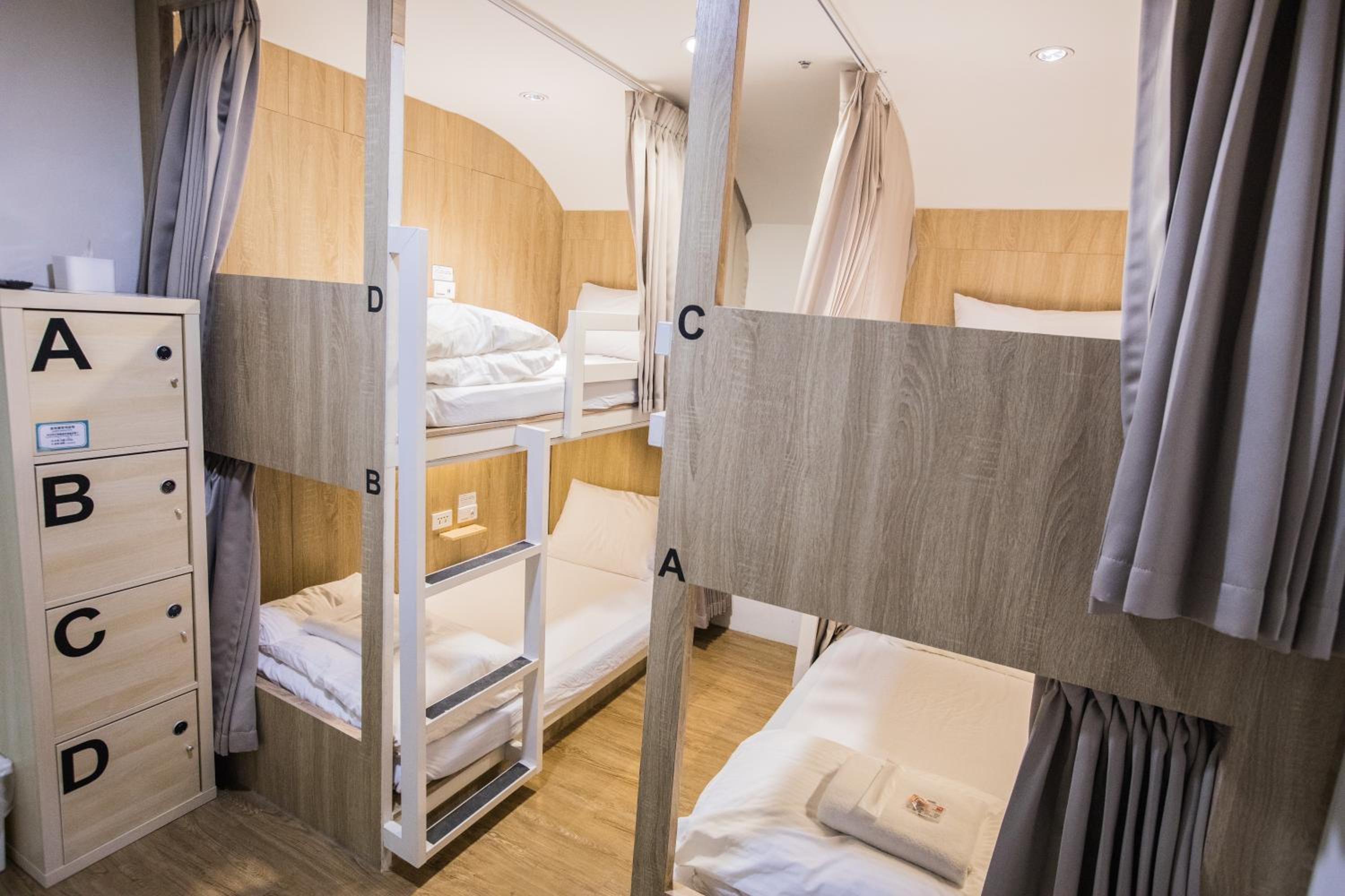 Quadruple Room with Private Bathroom