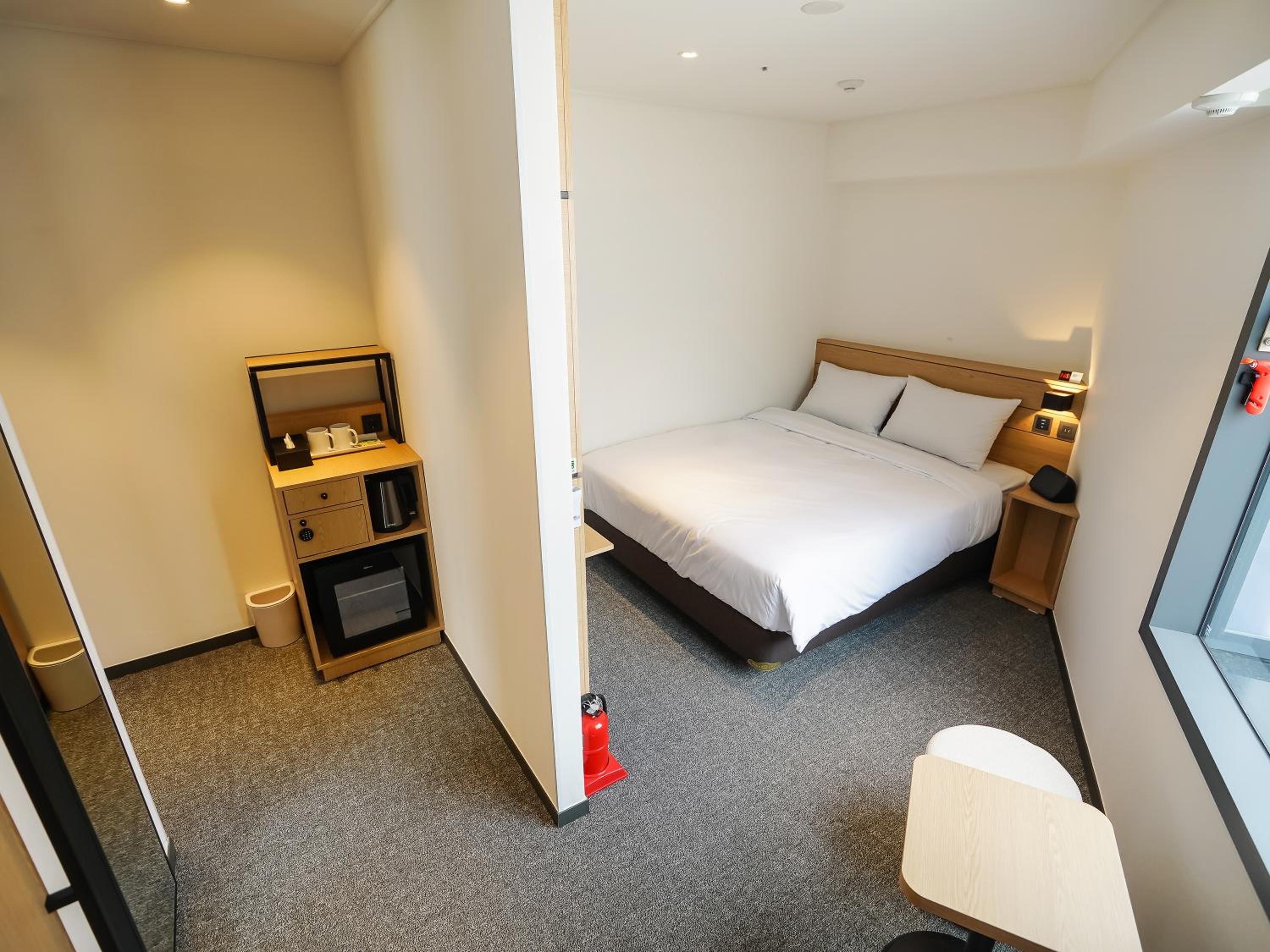 Double Room With Complimentary Breakfast - Photo 10