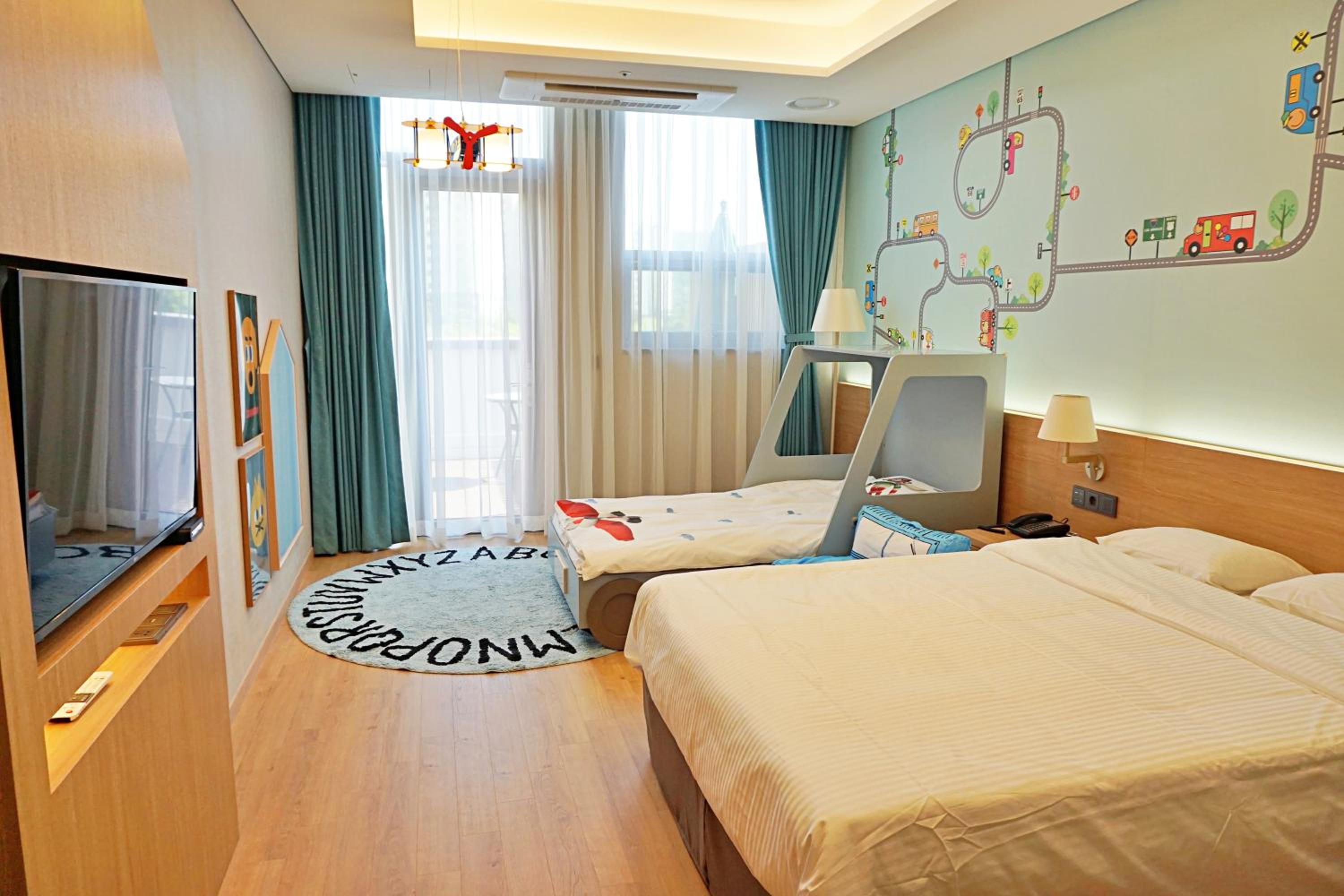 Kids Deluxe Room photo 3