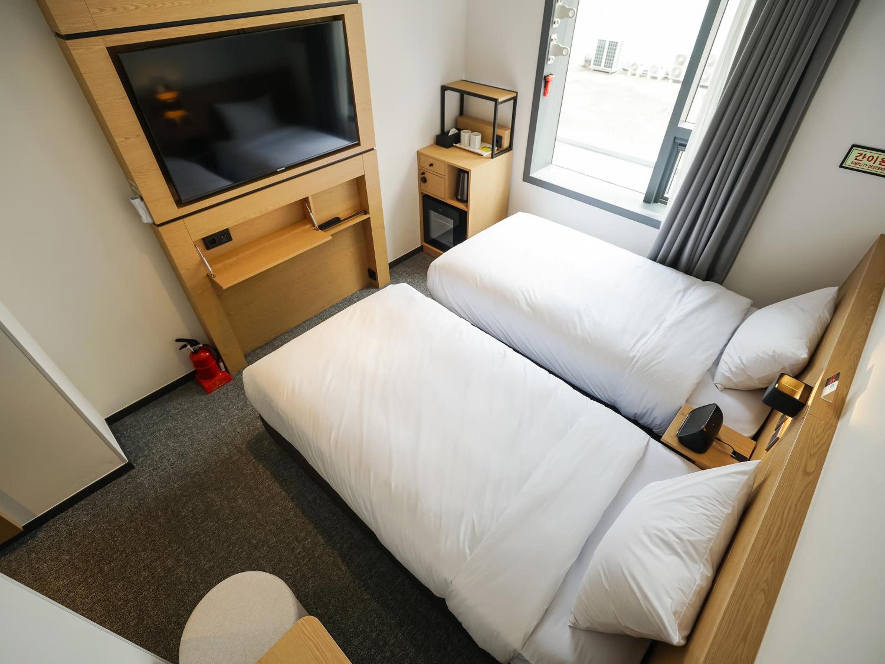 HighFloor Twin Room With Complimentary Breakfast - Photo 13