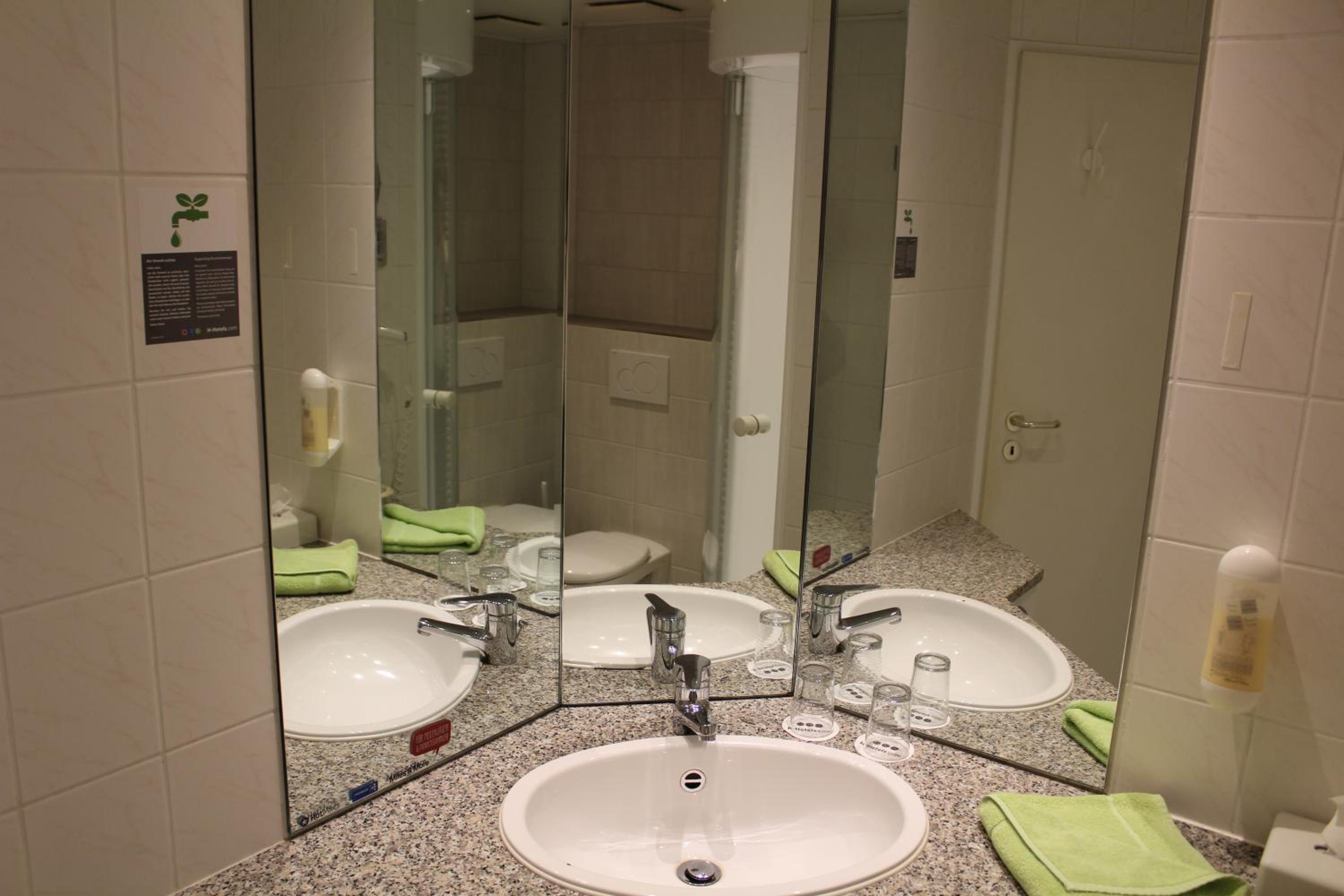 Economy Double Room - Photo 5