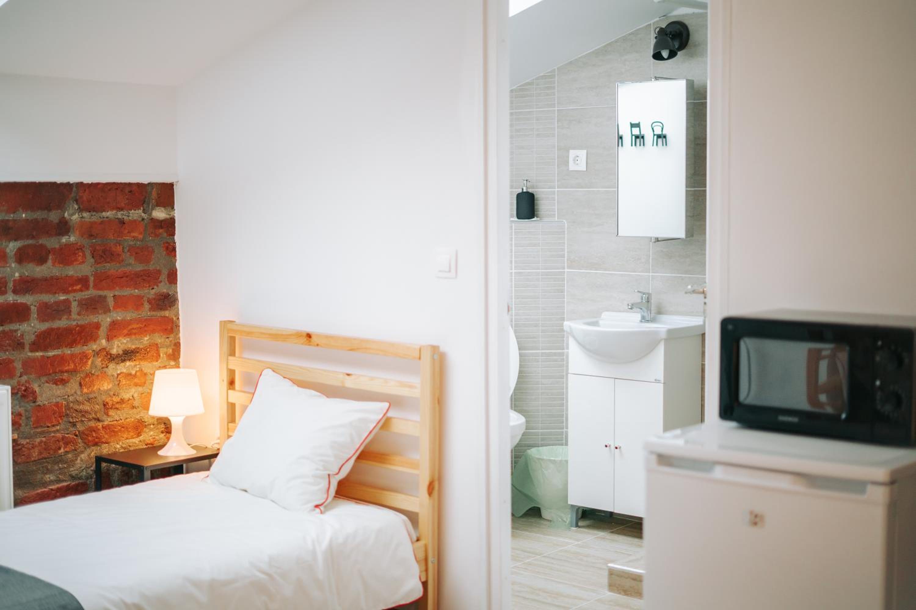 Standard Twin Room - Photo 7
