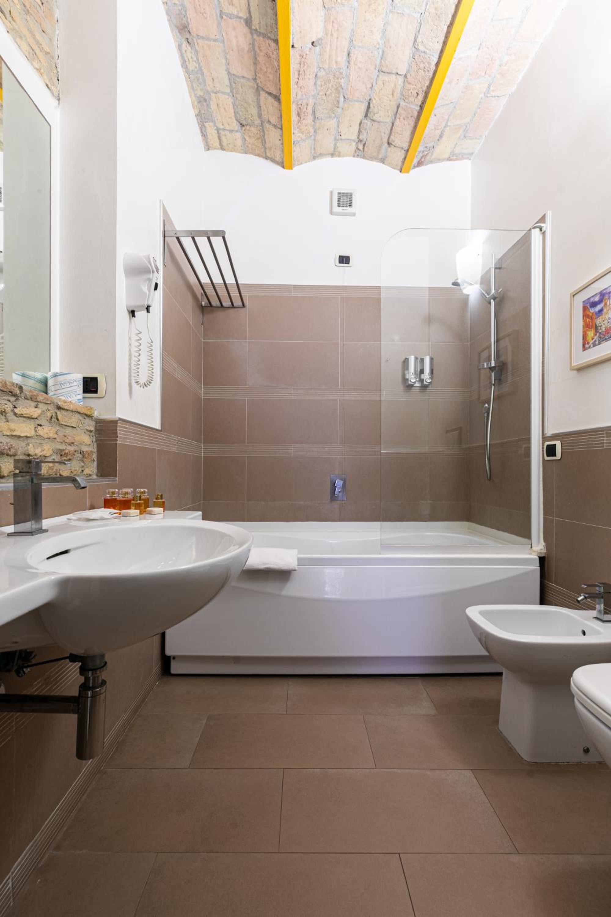 Standard Triple Room photo 2
