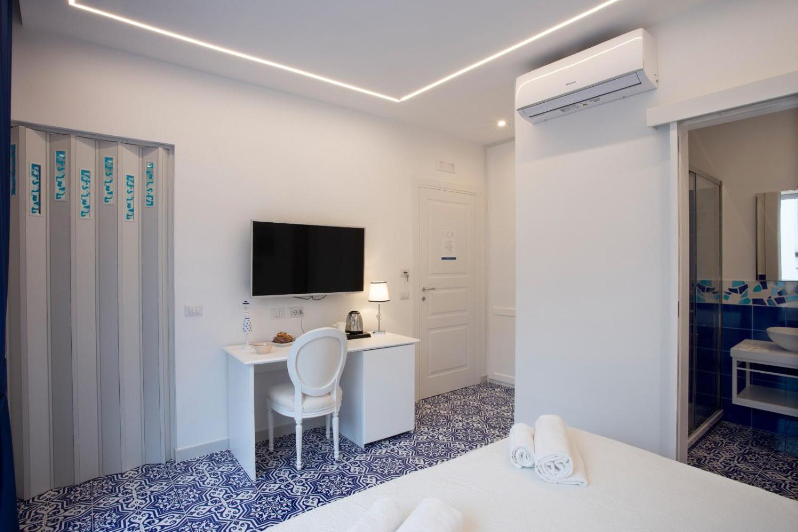Family Room with Balcony - Photo 9