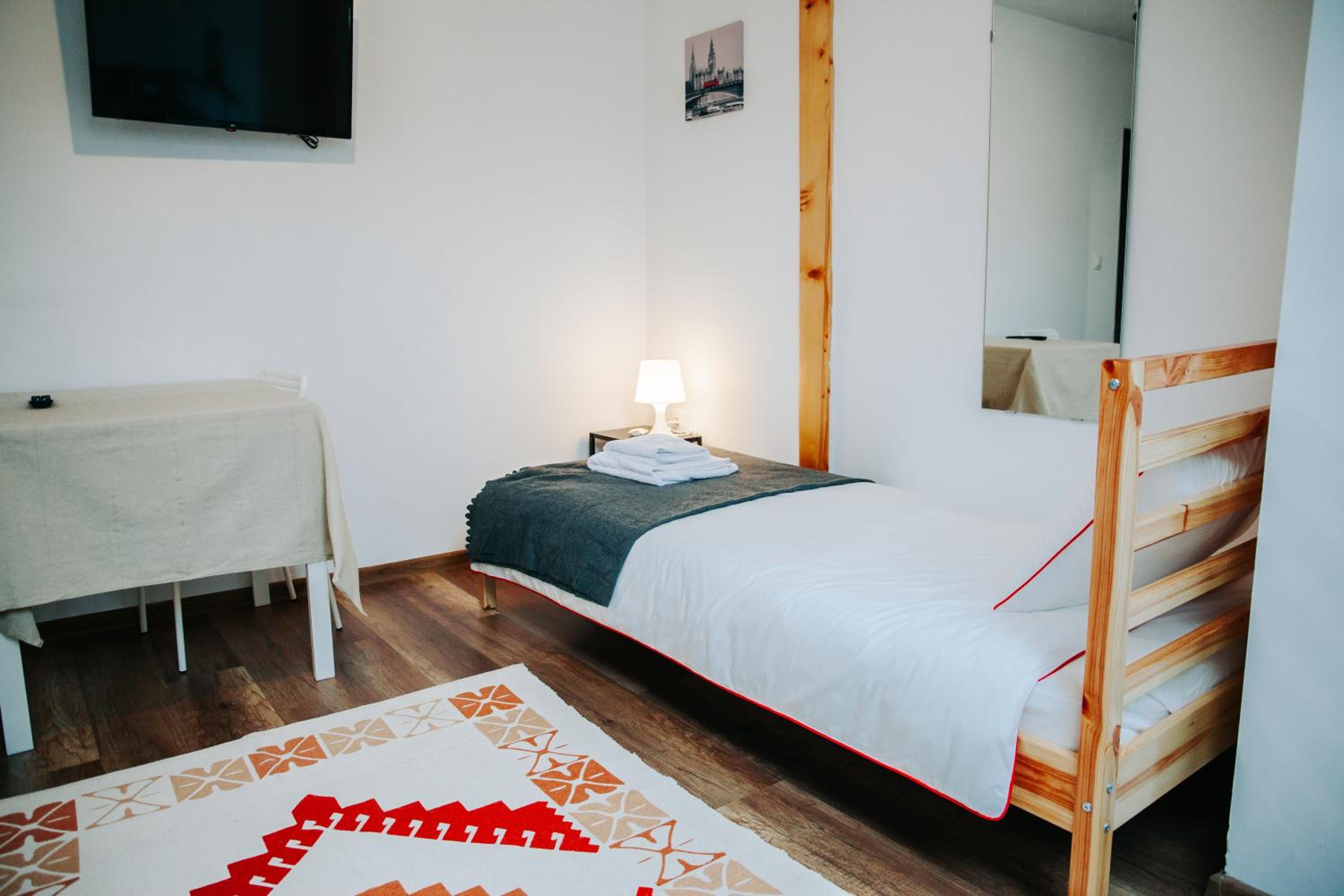 Standard Twin Room - Photo 9