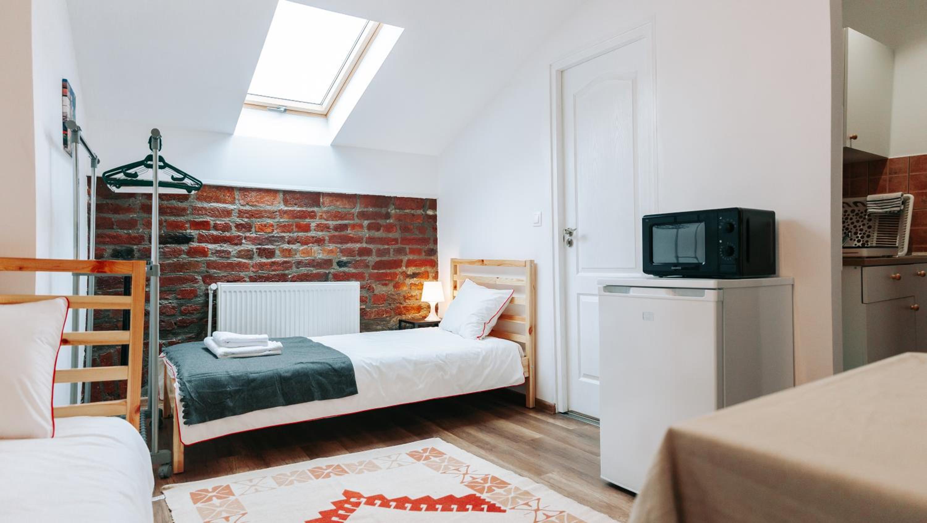 Standard Twin Room - Photo 13