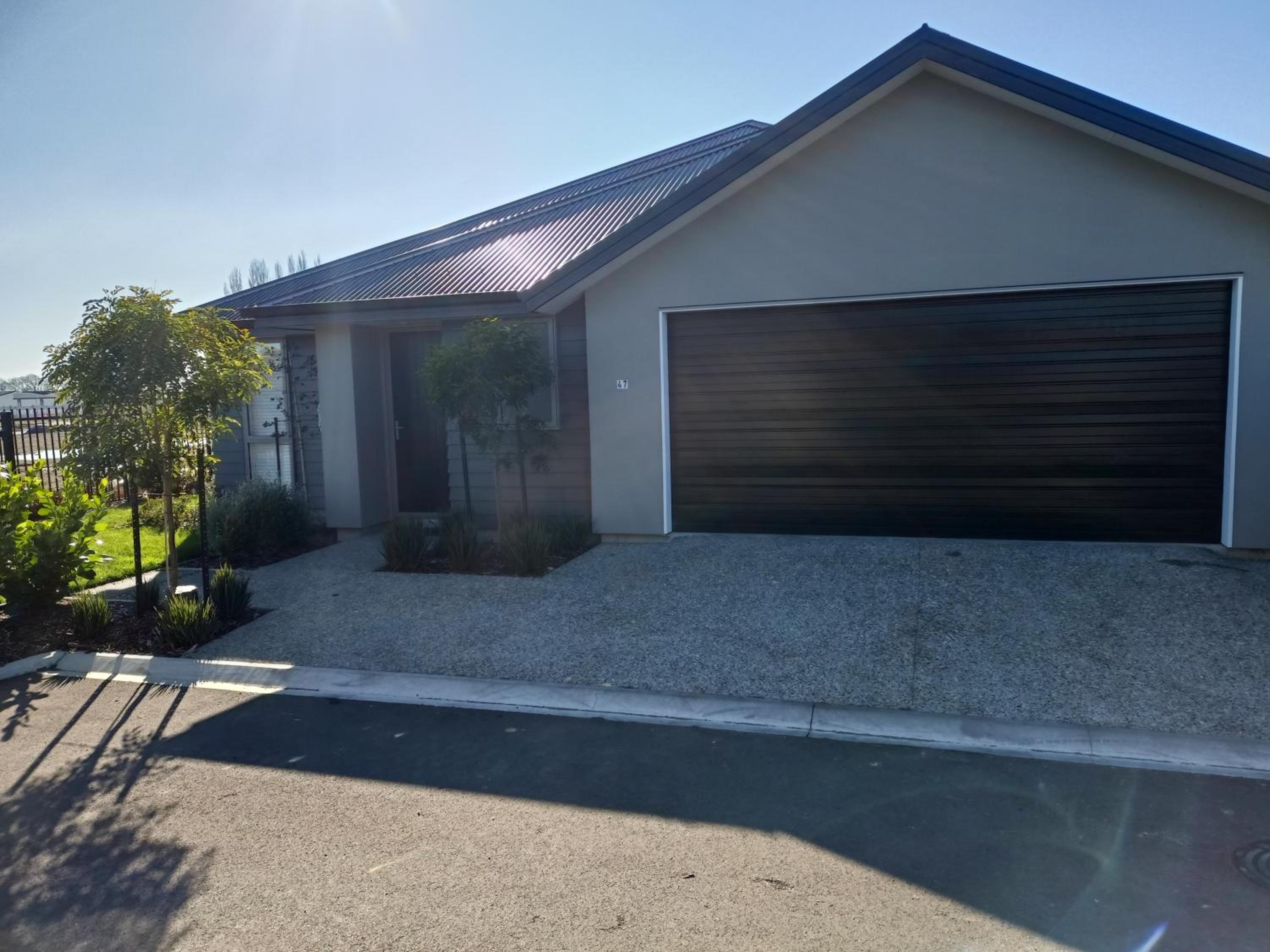 Three-Bedroom House photo 3