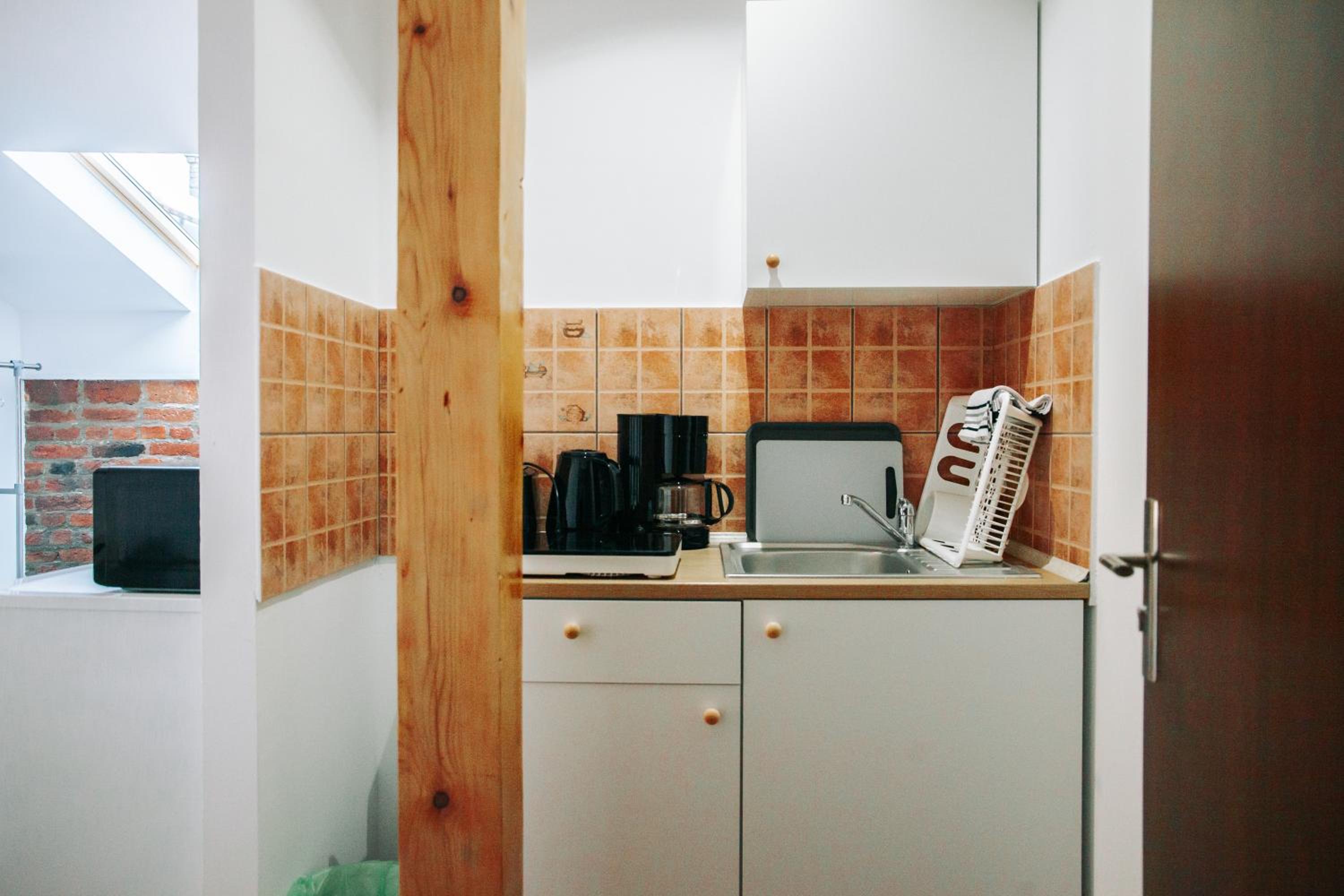 Standard Twin Room - Photo 4