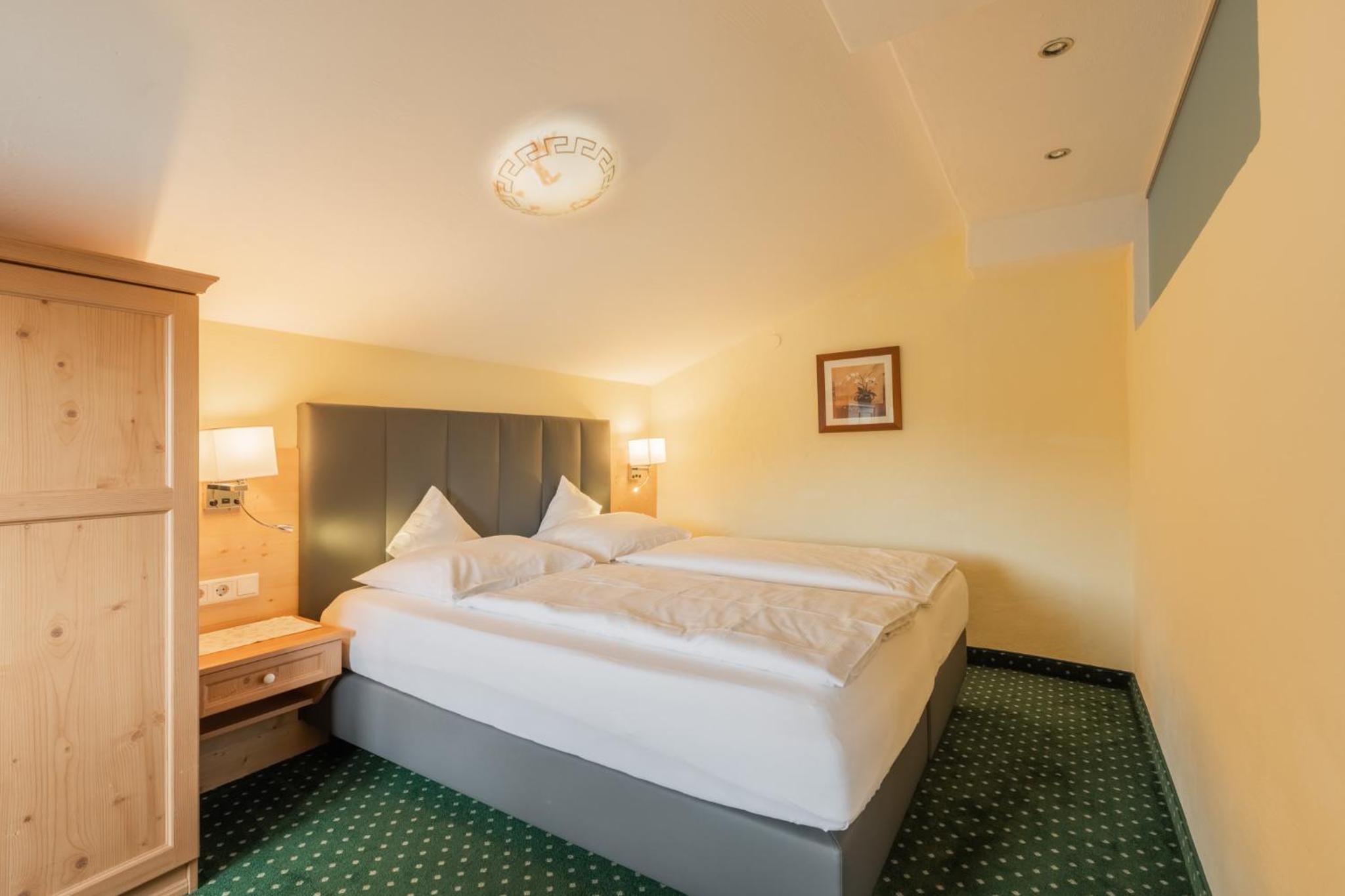 Deluxe Double Room with Balcony photo 3