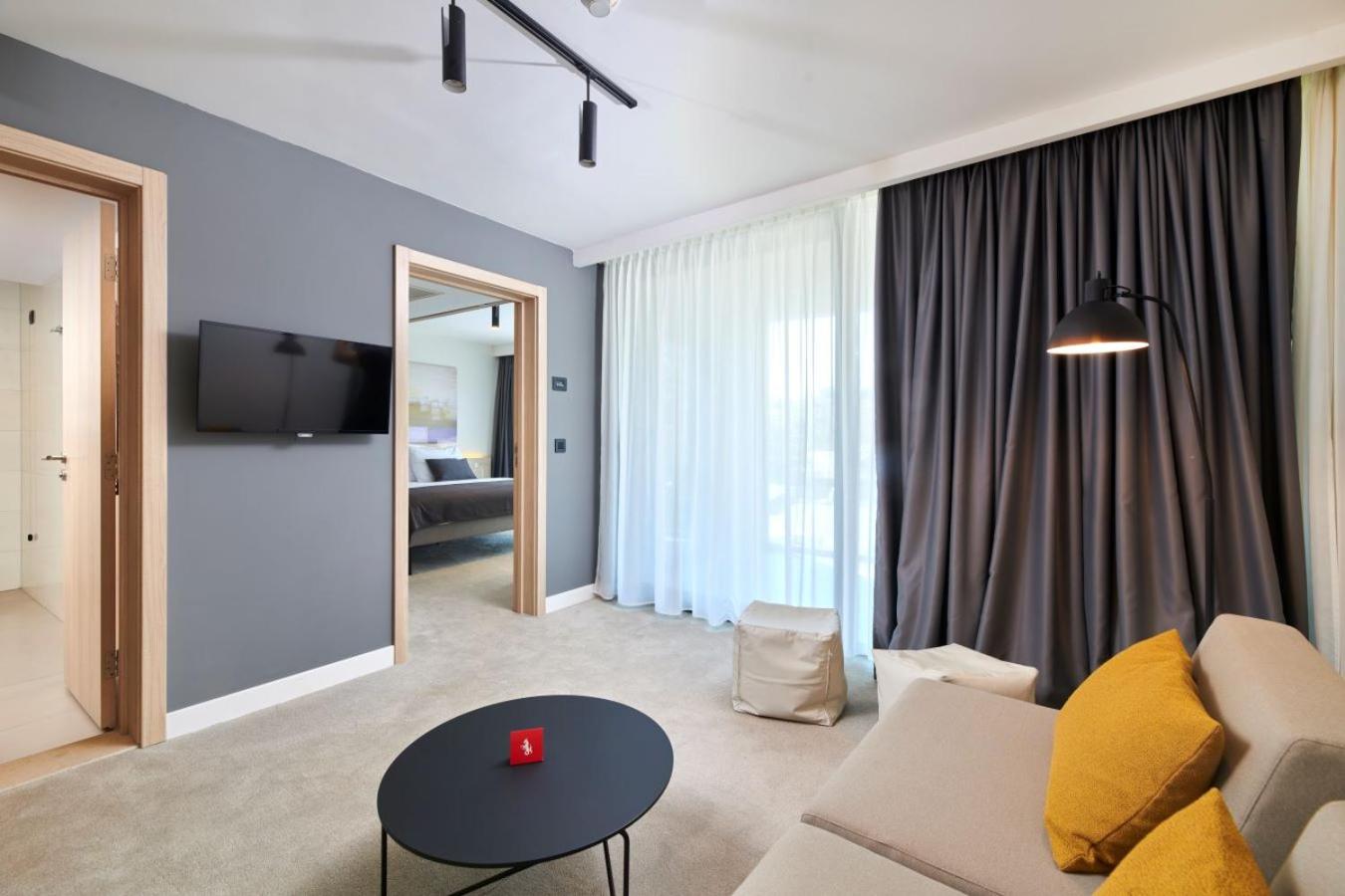 Suite with Balcony - Photo 3