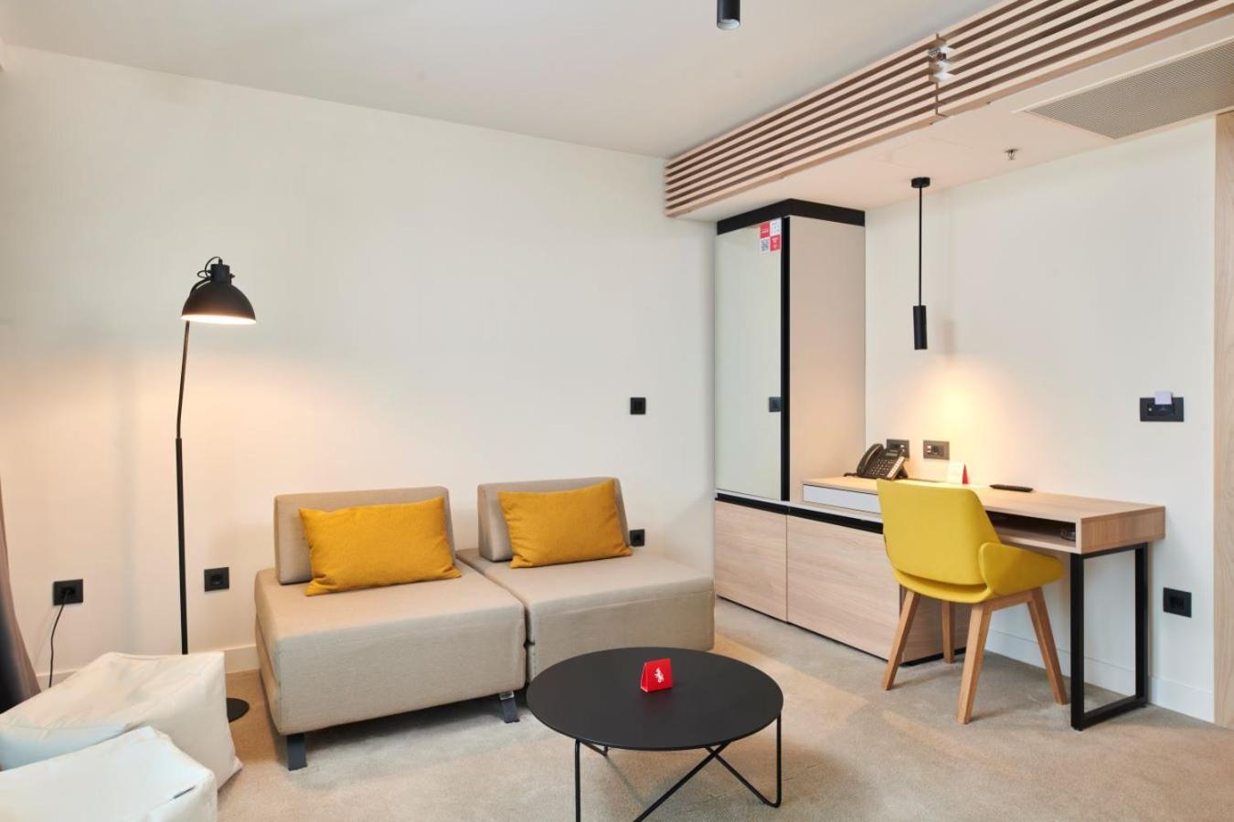 Suite with Balcony - Photo 4
