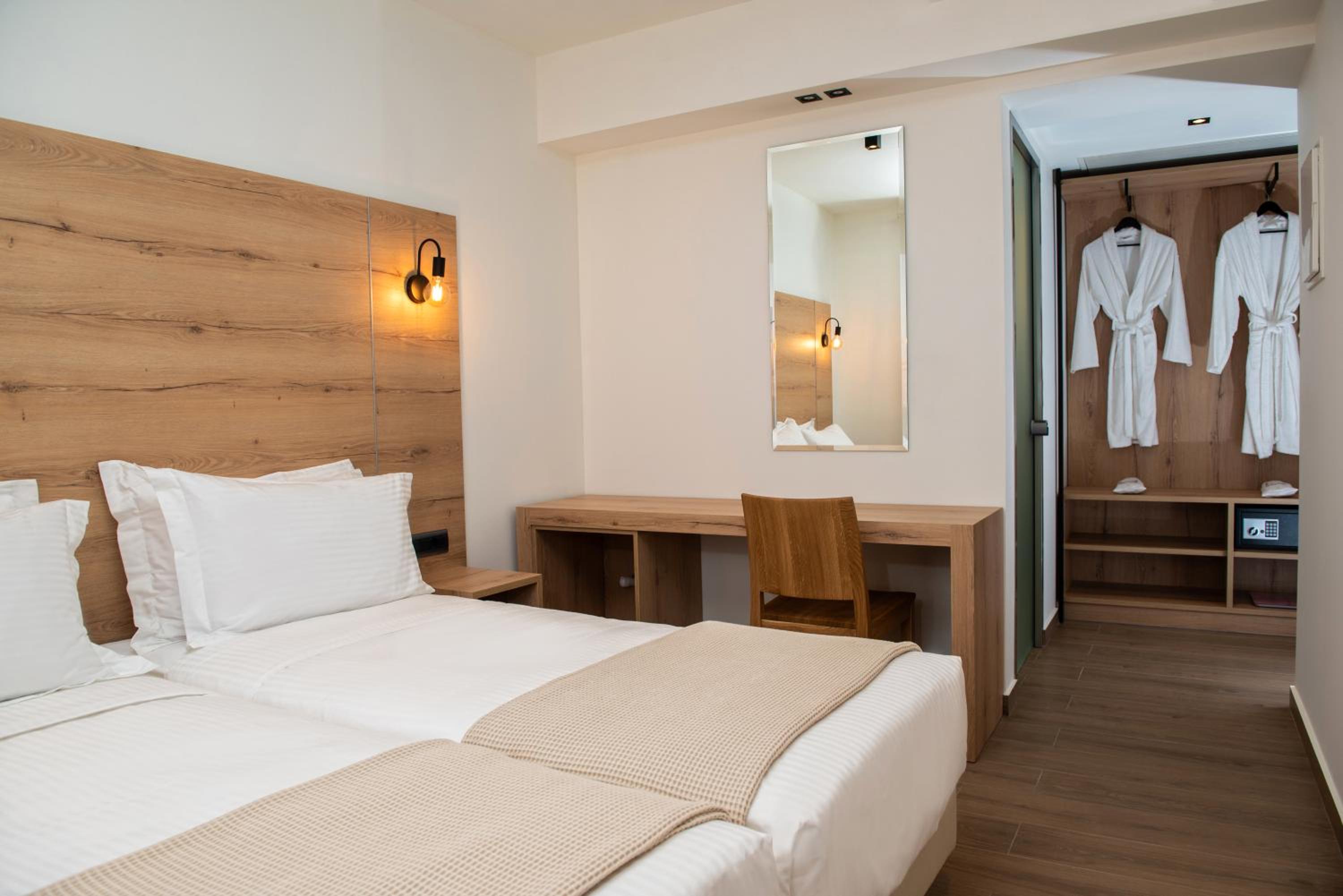 Superior Double Room - Photo 1