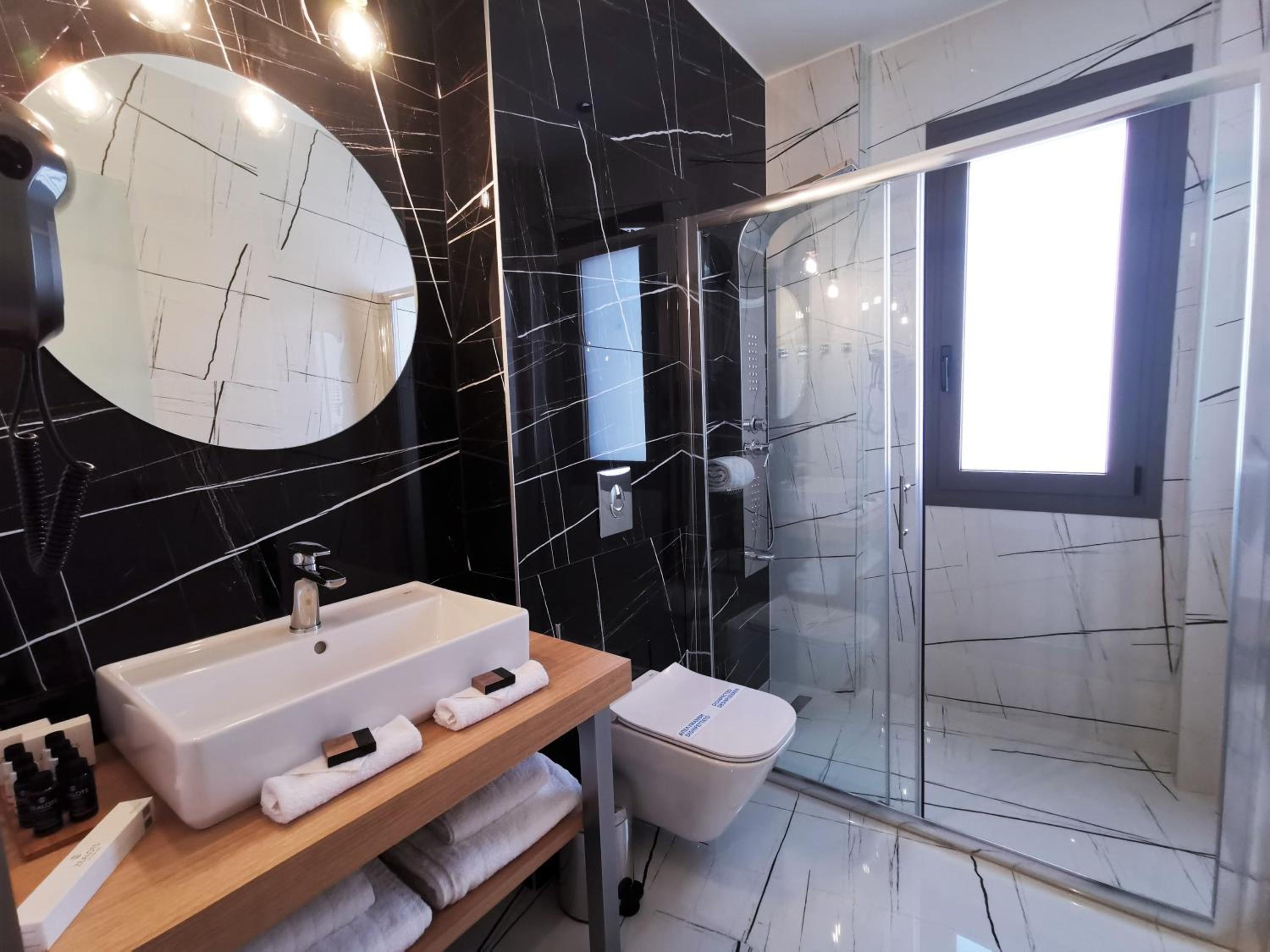 Standard Triple Room - Photo 2