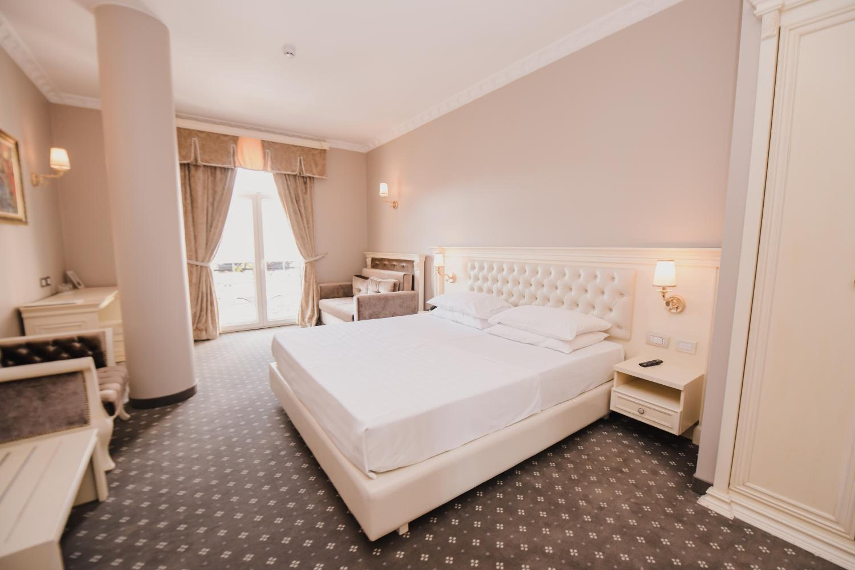 Deluxe Queen Room