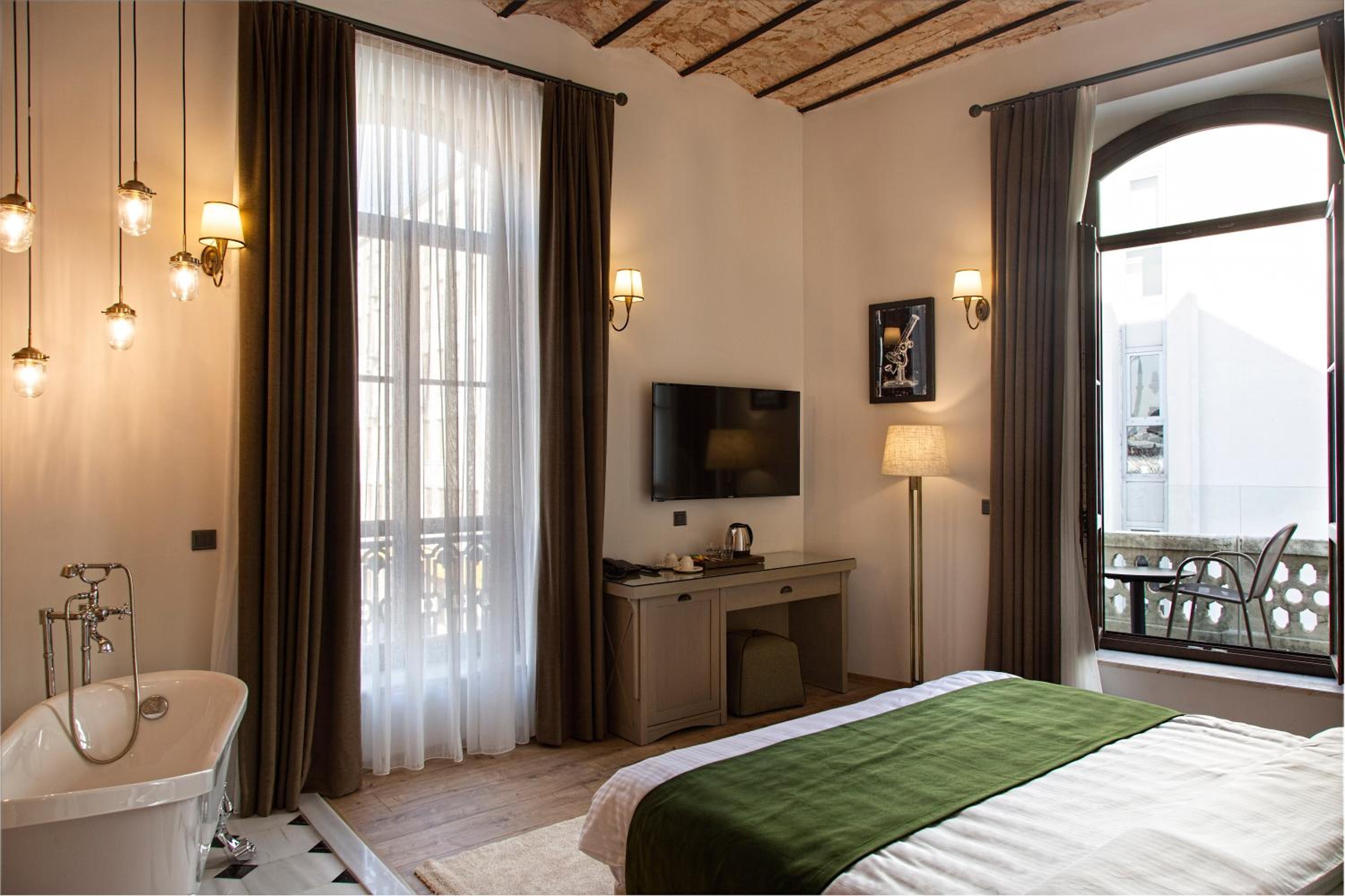 Loft Family Suite with Balcony and Bathtub
