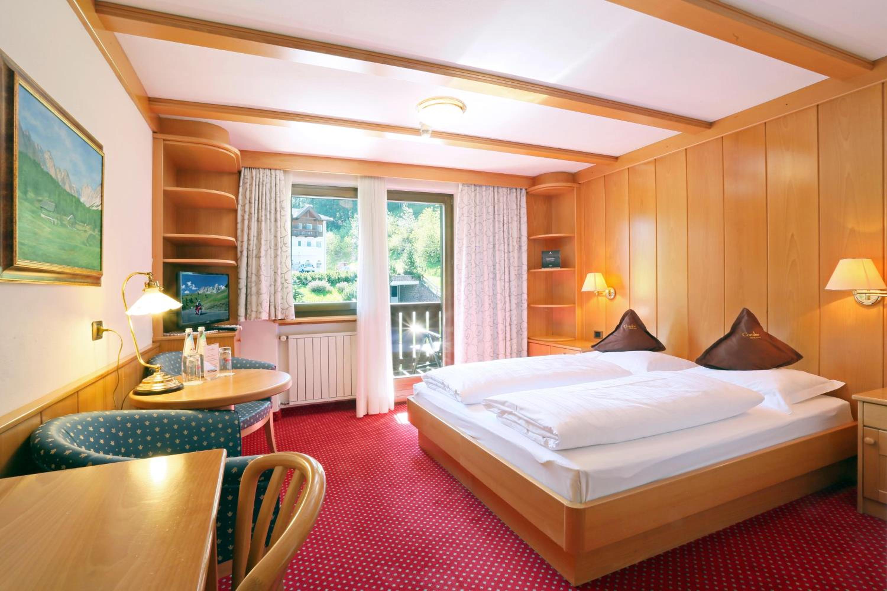 Double or Twin Room with Mountain View