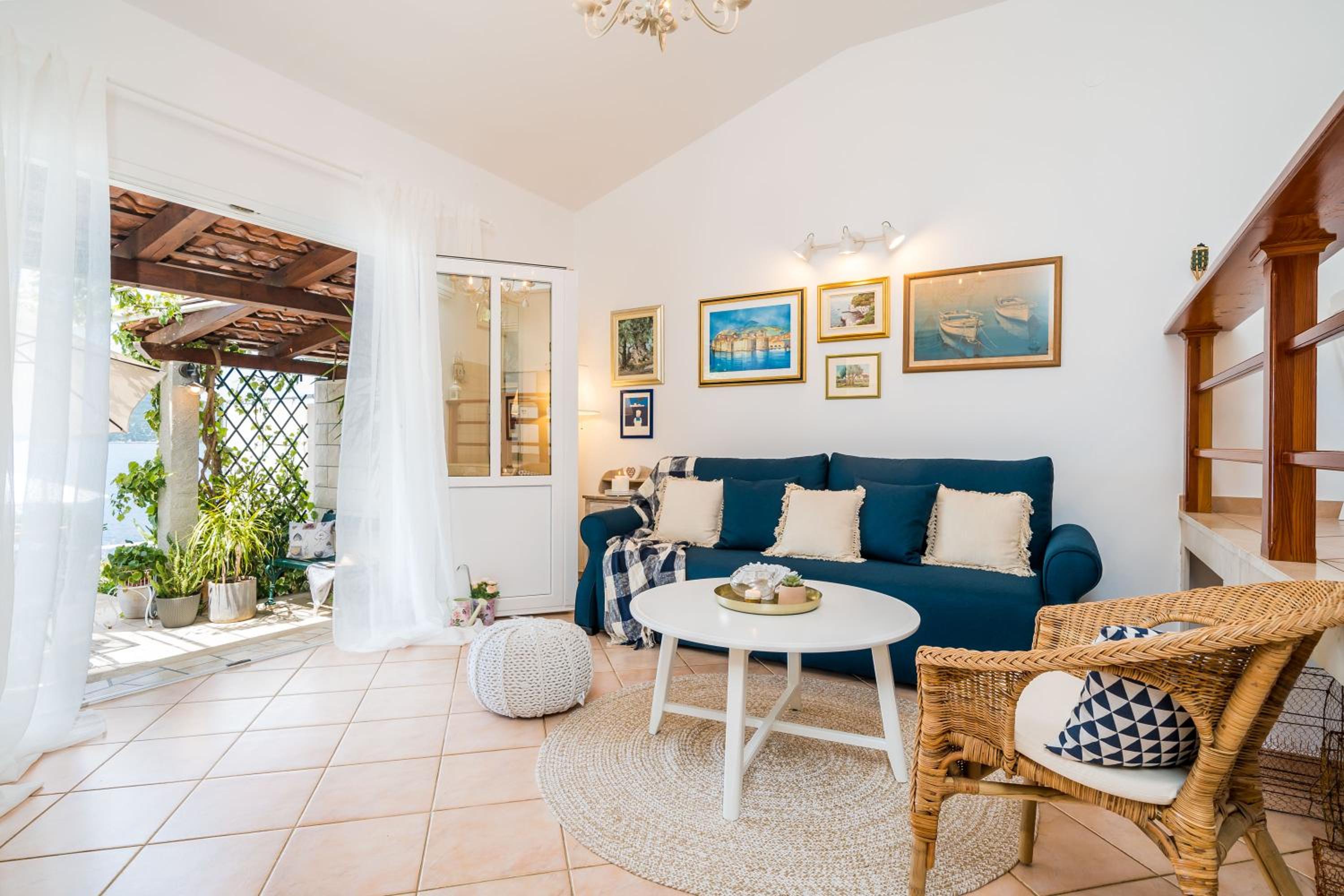 One-Bedroom Apartment with Terrace and Sea View photo 3