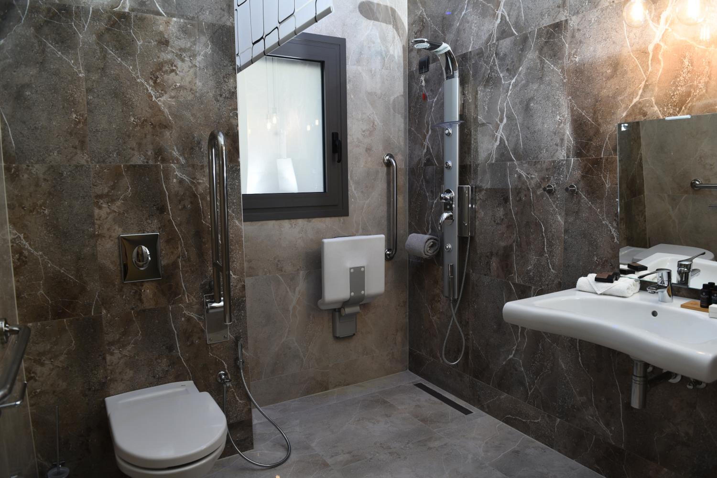 Triple Room - Disability Access - Photo 3