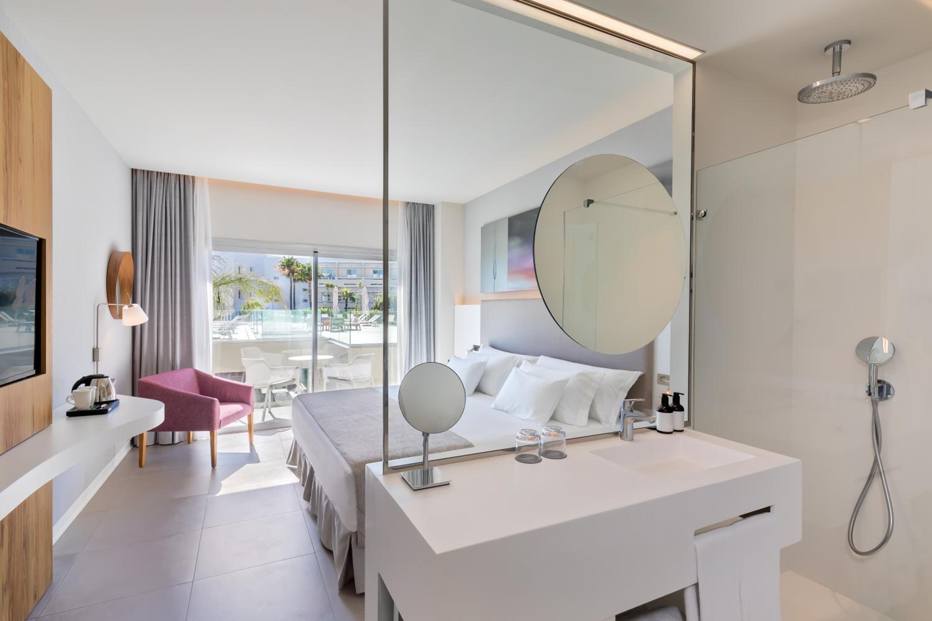 Double Or Twin Room With Pool View - Photo 3