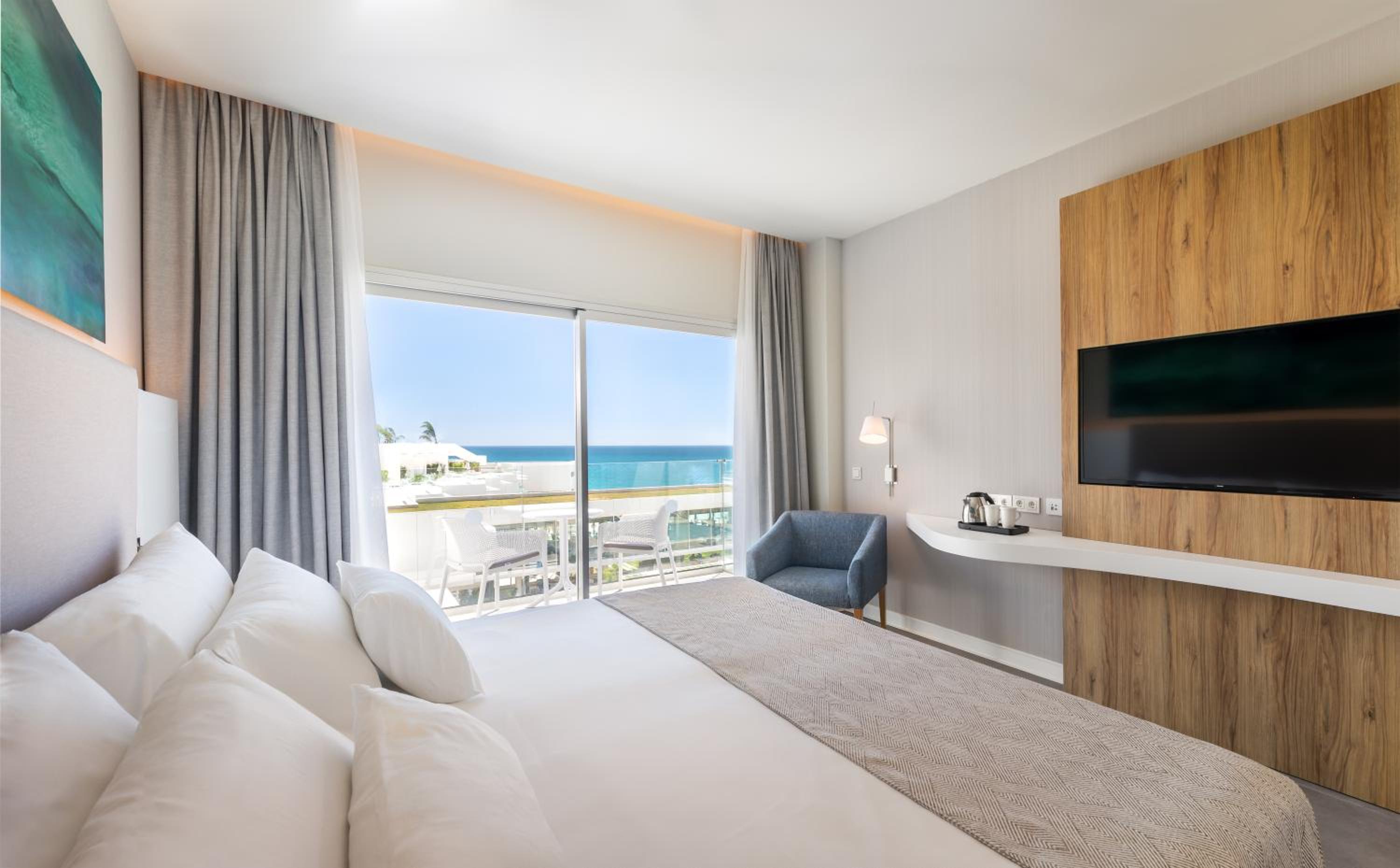 Deluxe Double Room With Side Sea View photo 3