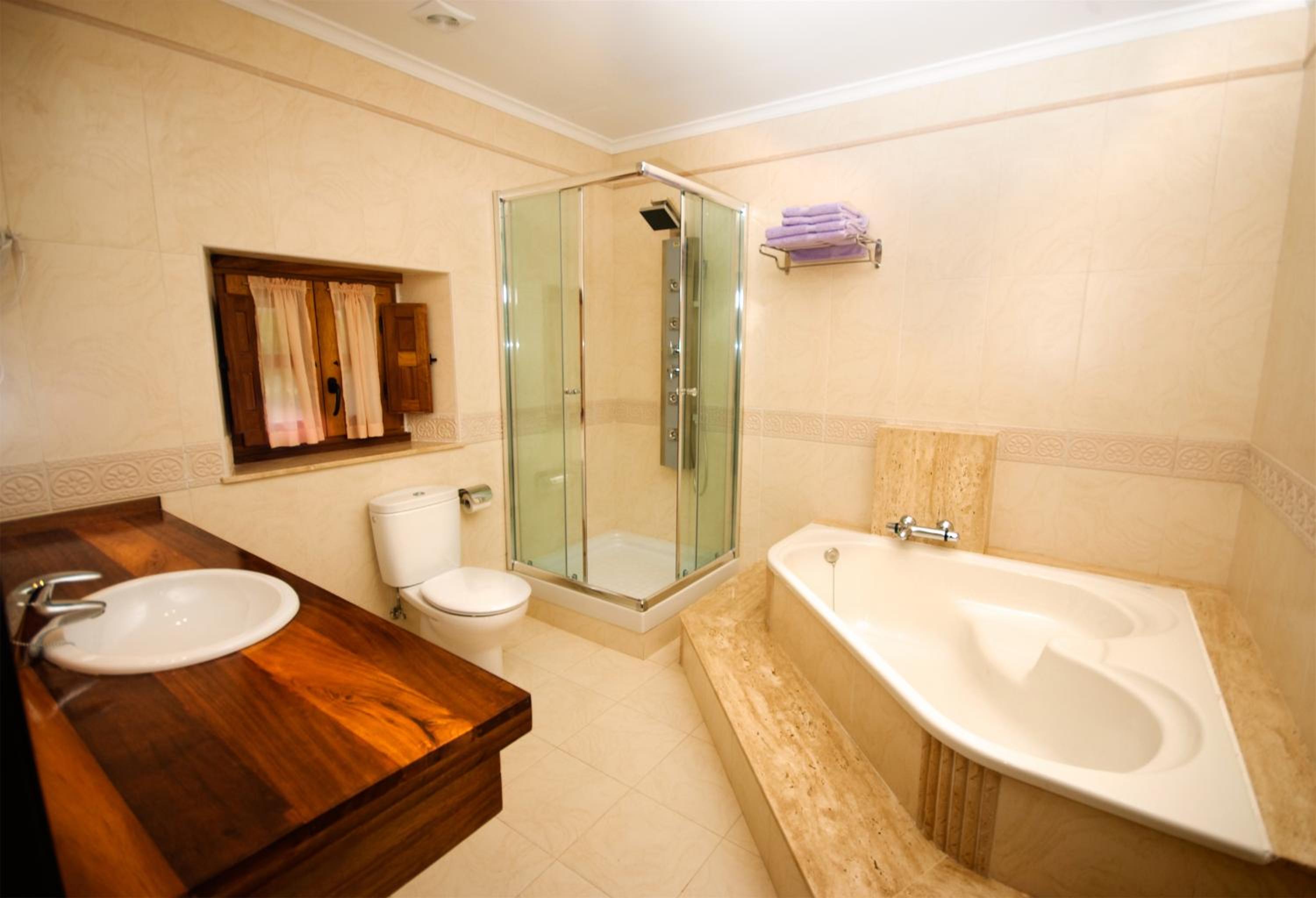 Deluxe Suite photo 3