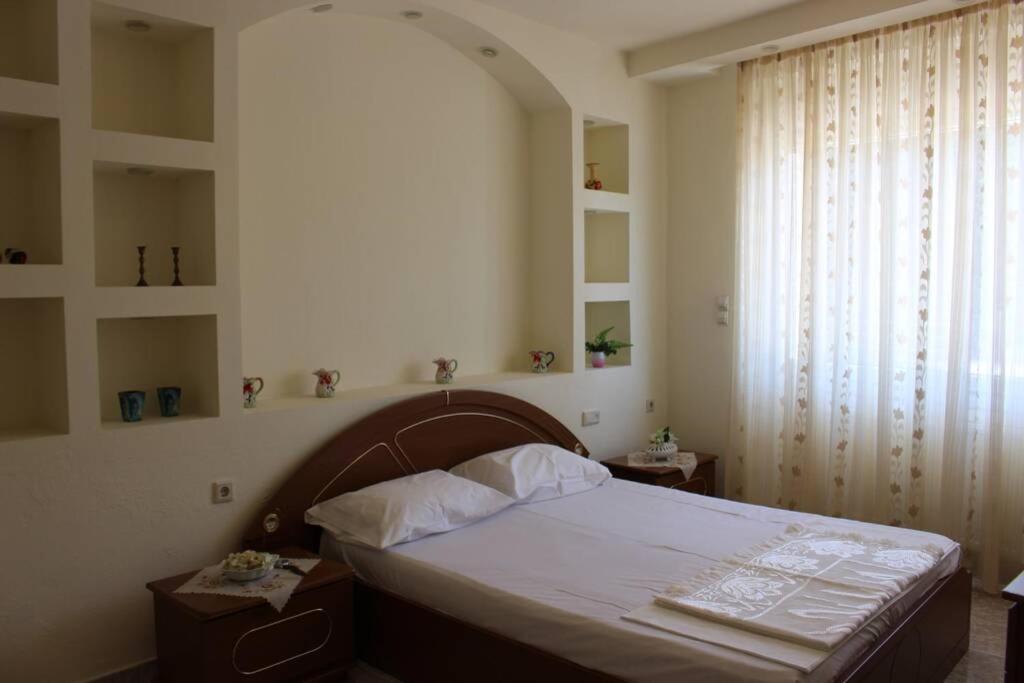 One-Bedroom House photo 1