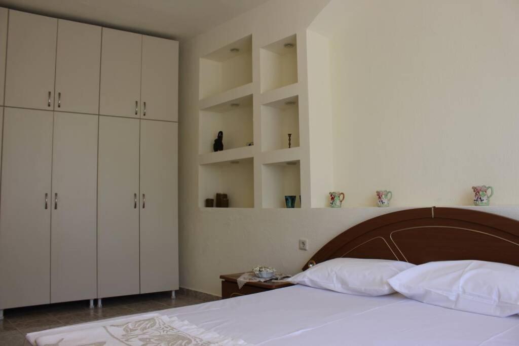 One-Bedroom House photo 2