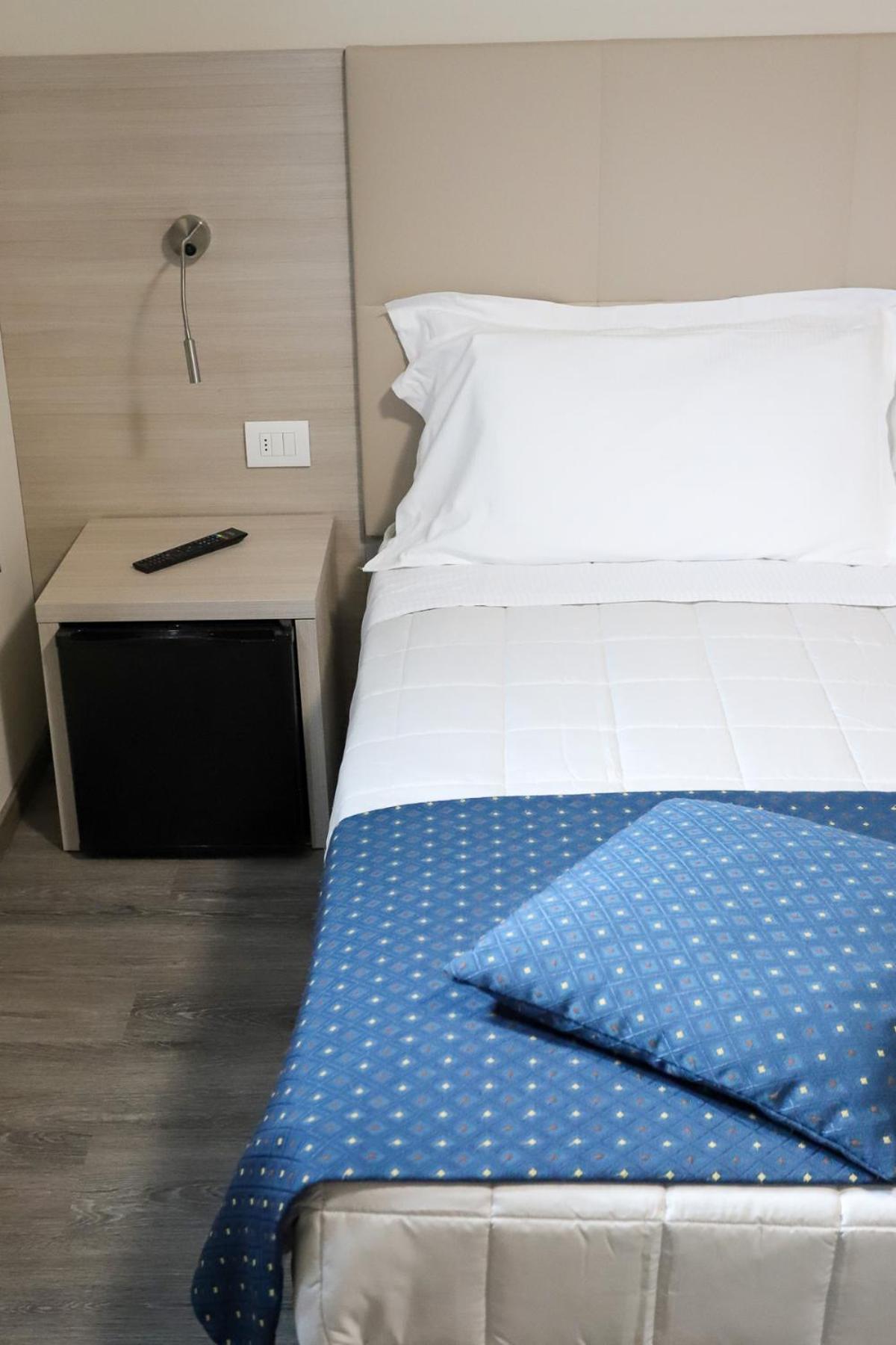 Twin Room - Disability Access photo 1