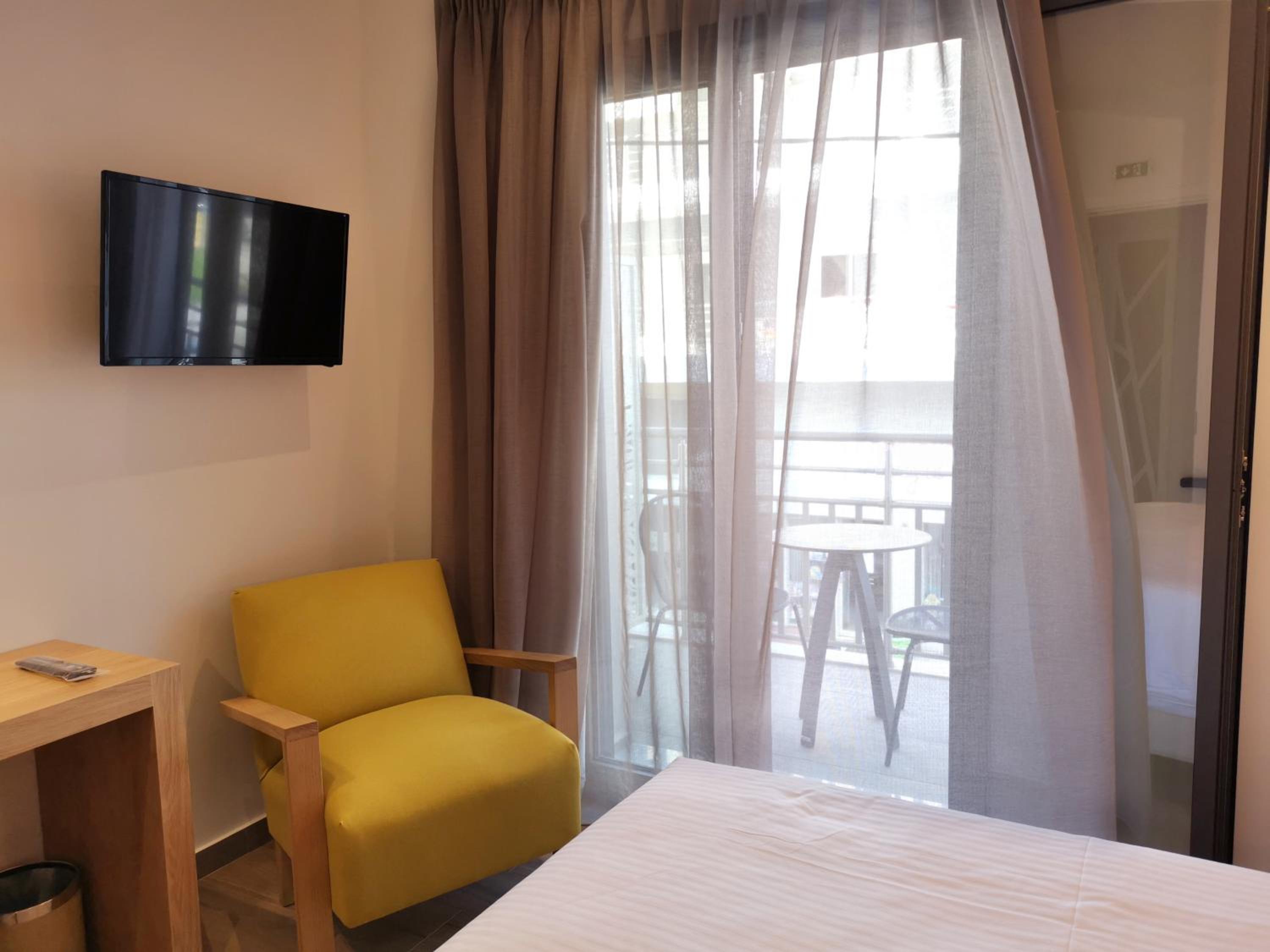 Standard Double Room - Photo 2