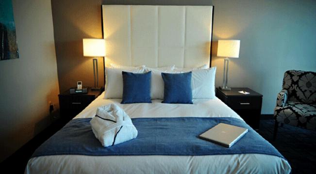 Deluxe King Room - Photo 2
