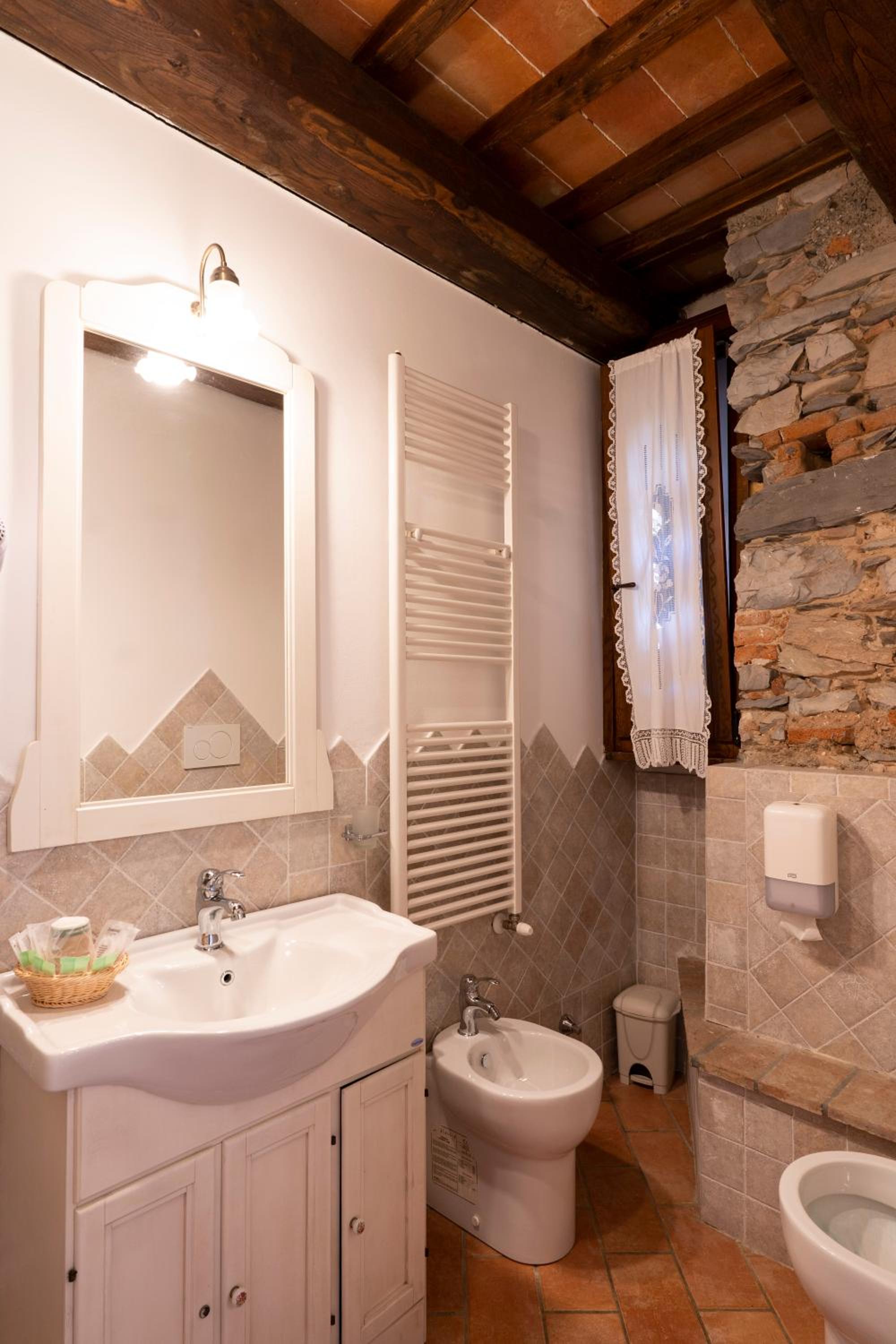 Classic Double Room - Photo 13