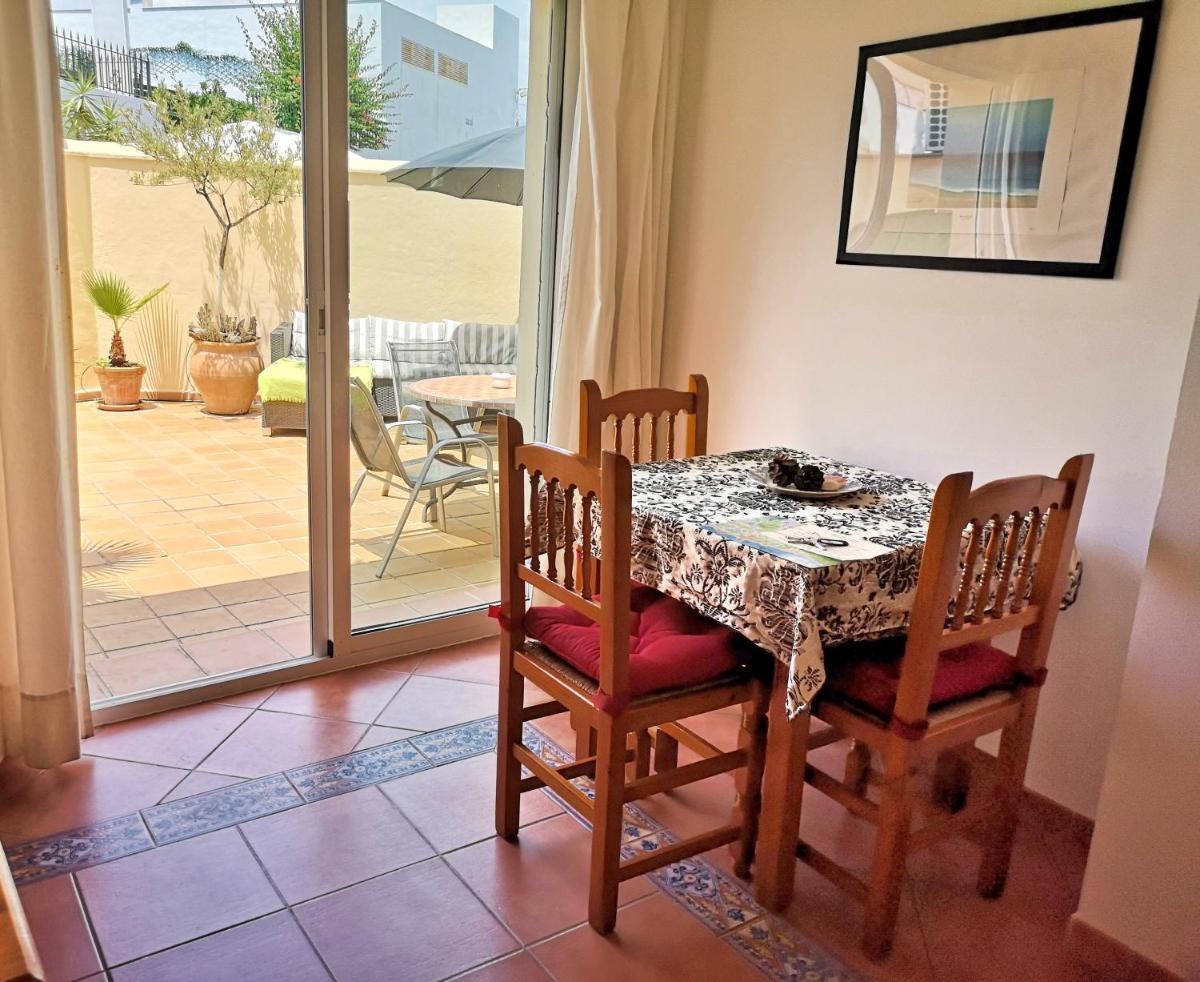 Two-Bedroom Apartment with Patio photo 2