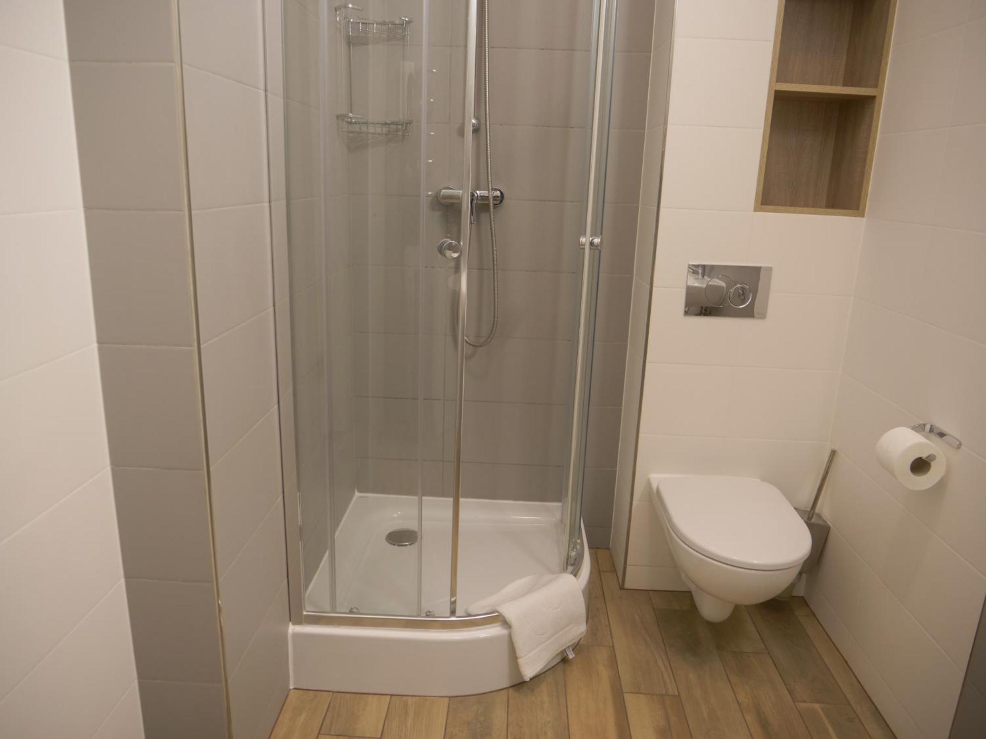 Double Room with Balcony - Photo 11
