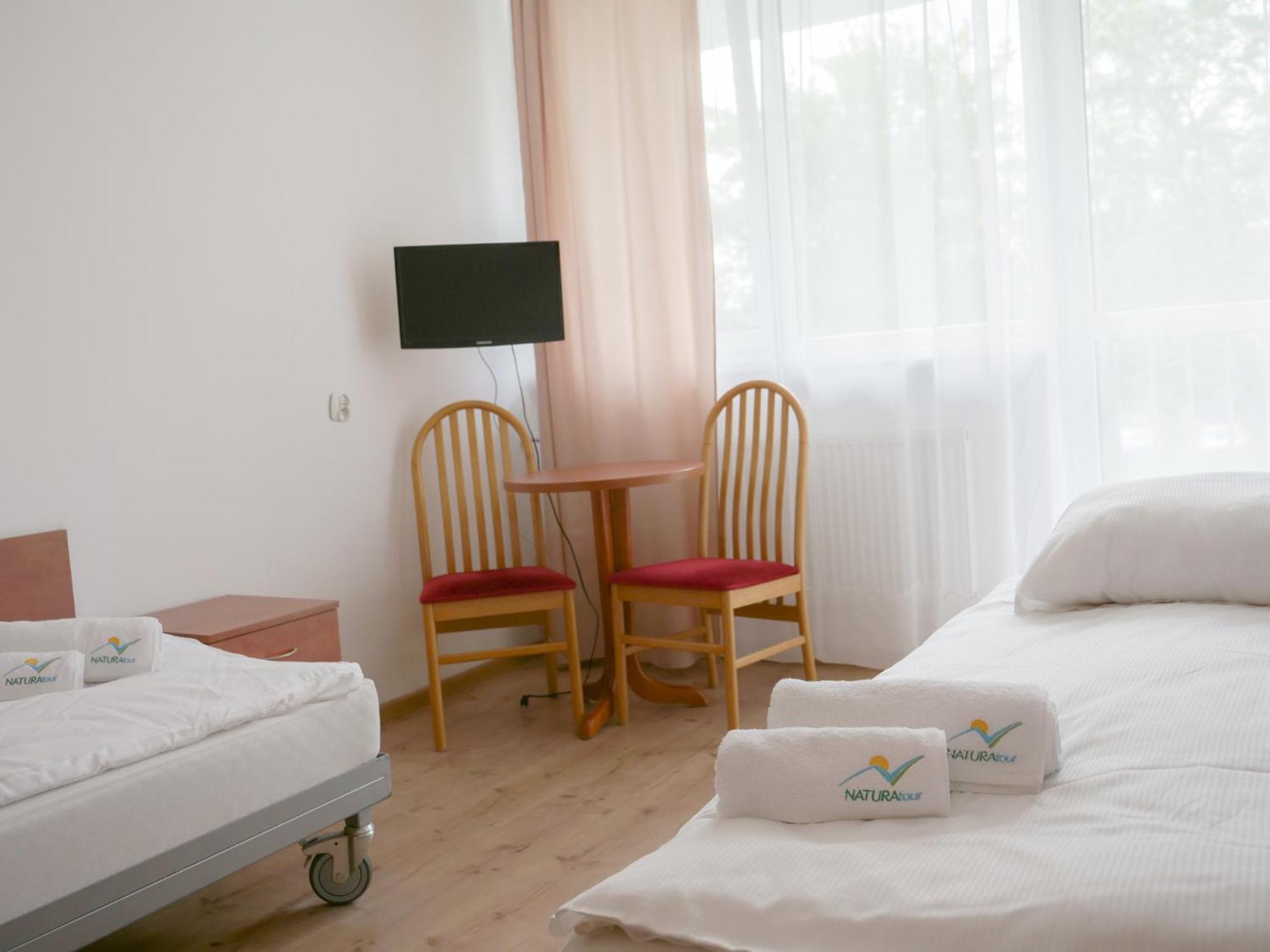 Double Room with Balcony - Photo 10