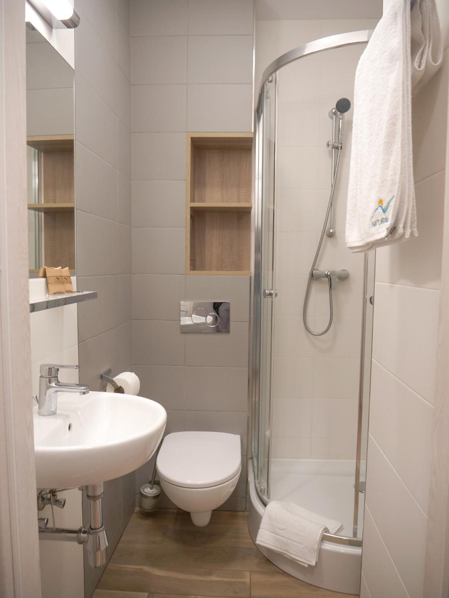 Double Room with Balcony - Photo 9