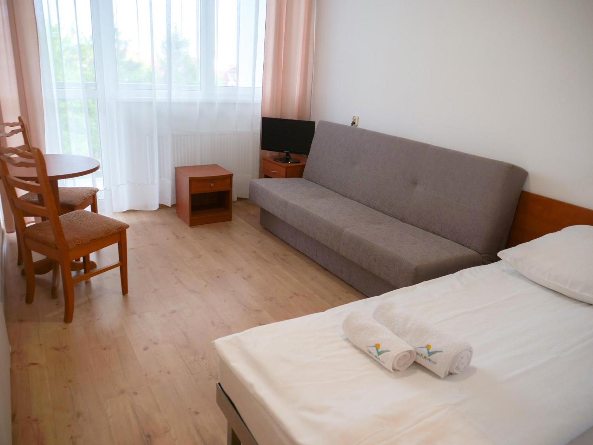 Double Room with Balcony - Photo 5