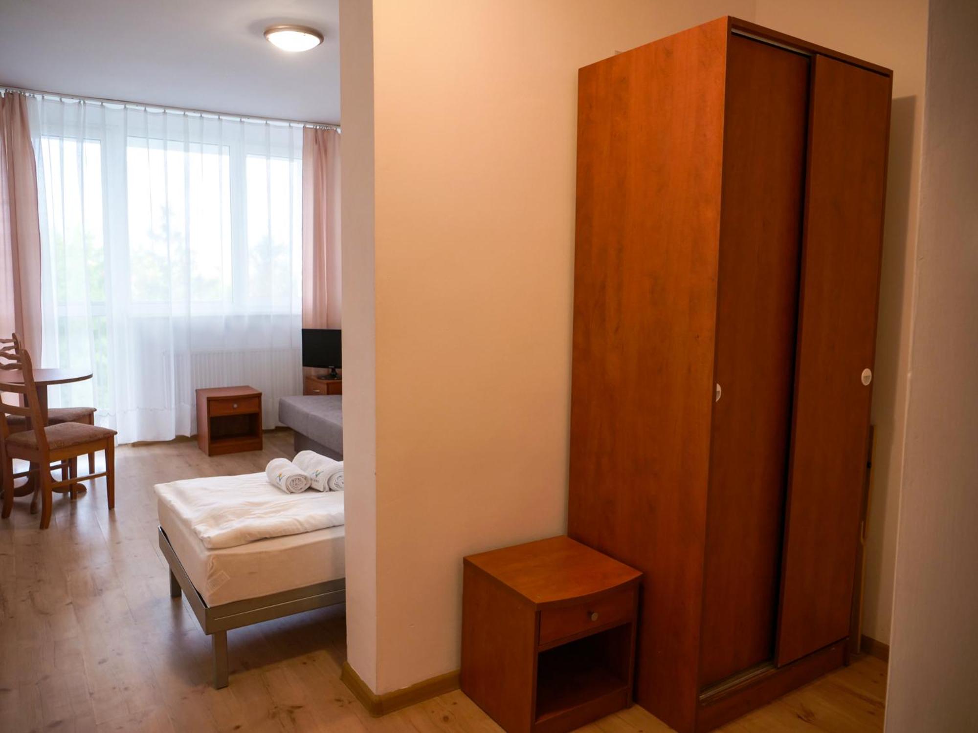 Double Room with Balcony - Photo 4