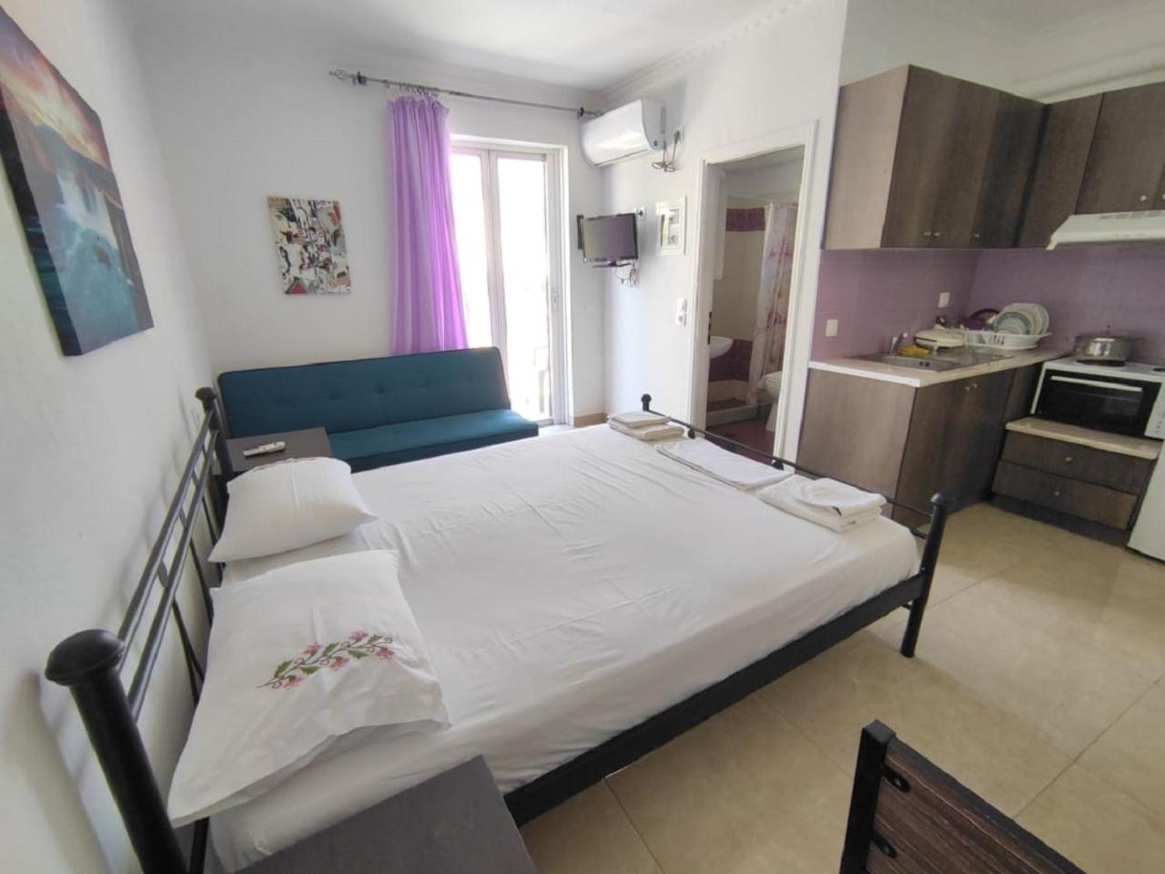 Economy Double Room - Photo 14
